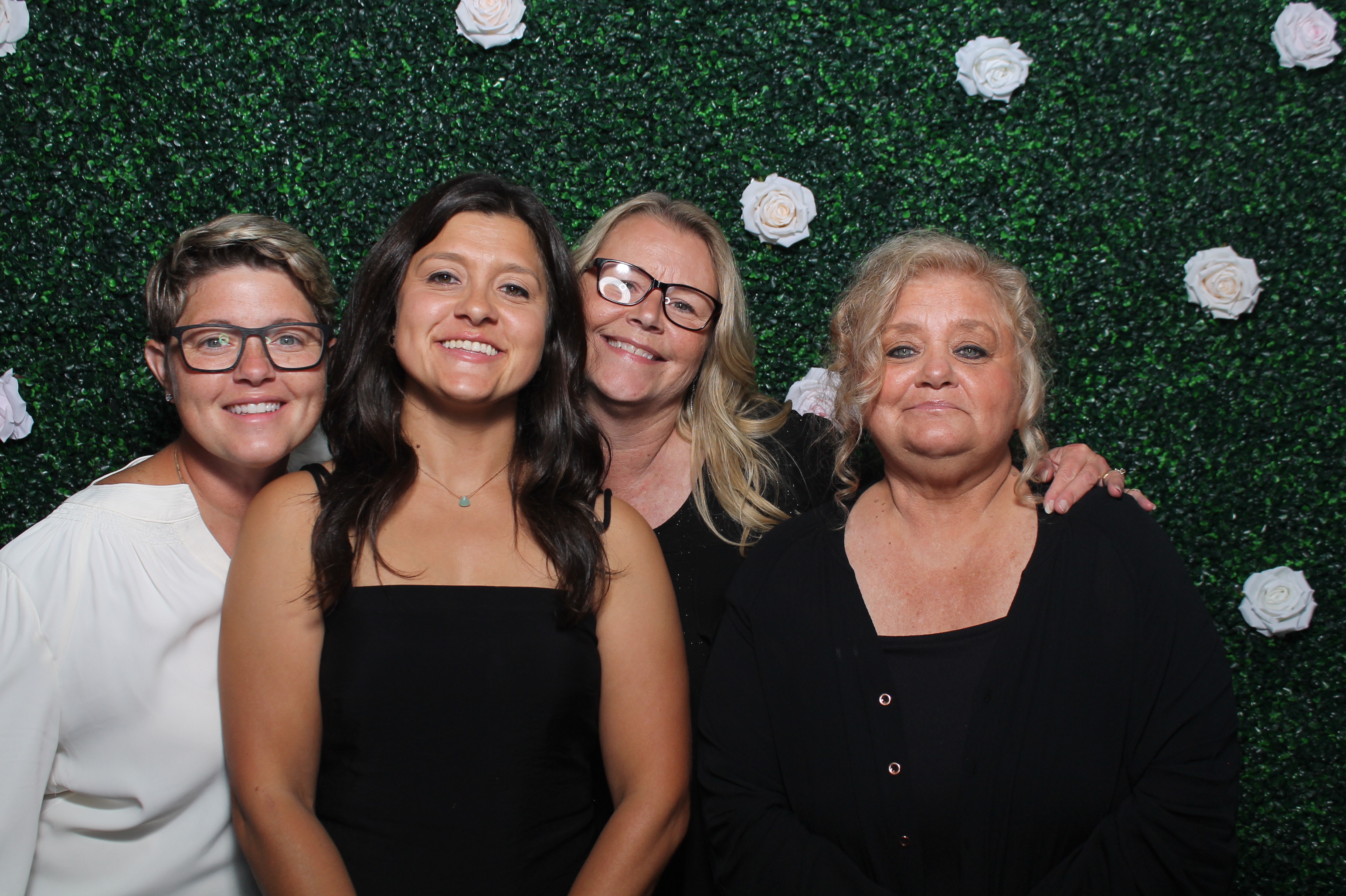 Aaron & Taylor | View more photos from the event at gallery.photoboothcincy.com/u/PhotoBoothCincy/Aaron-Taylor