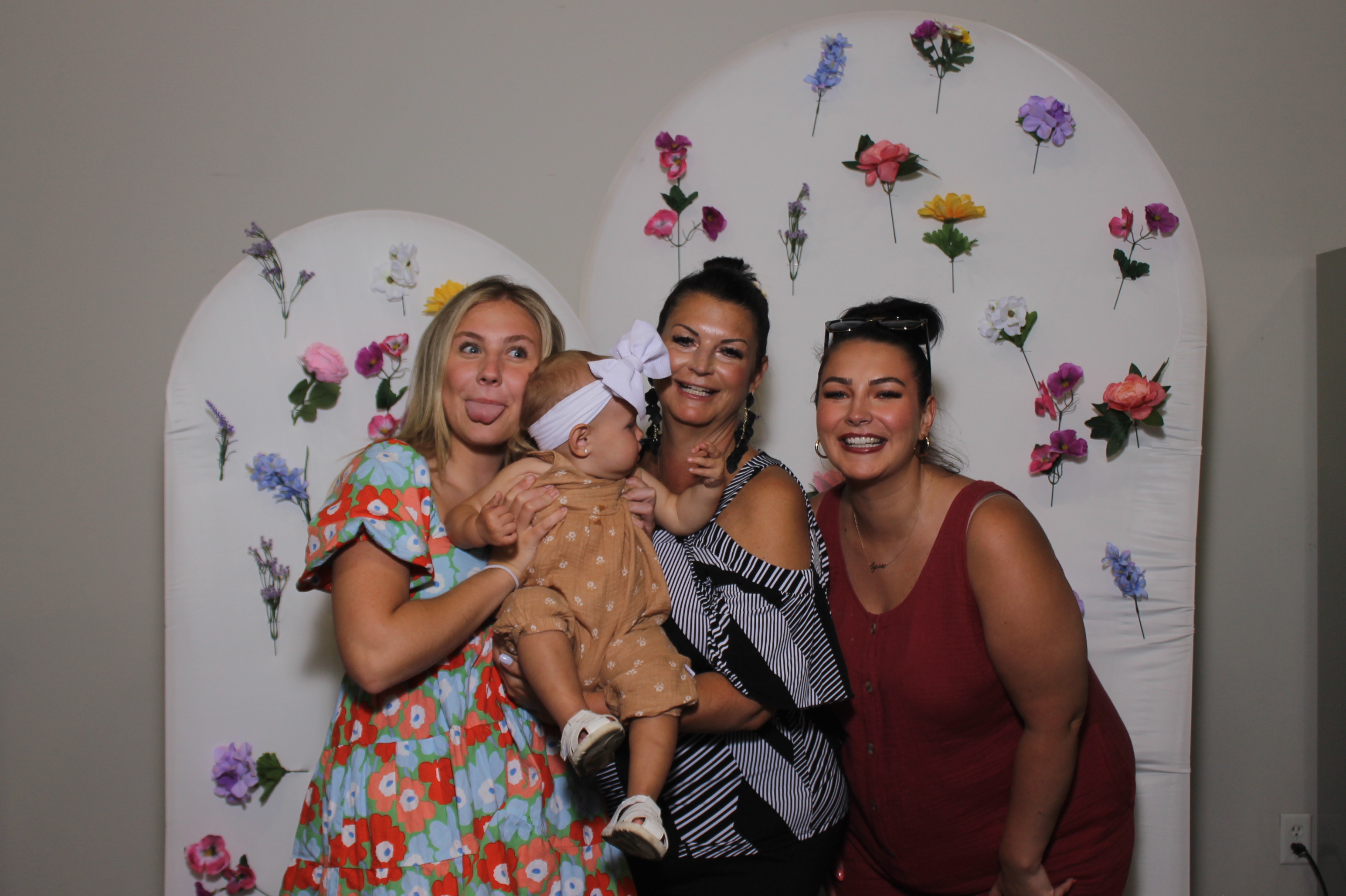 Aliana & Cloey's Grad Party | View more photos from the event at gallery.photoboothcincy.com/u/PhotoBoothCincy/Aliana-Cloeys-Grad-Party