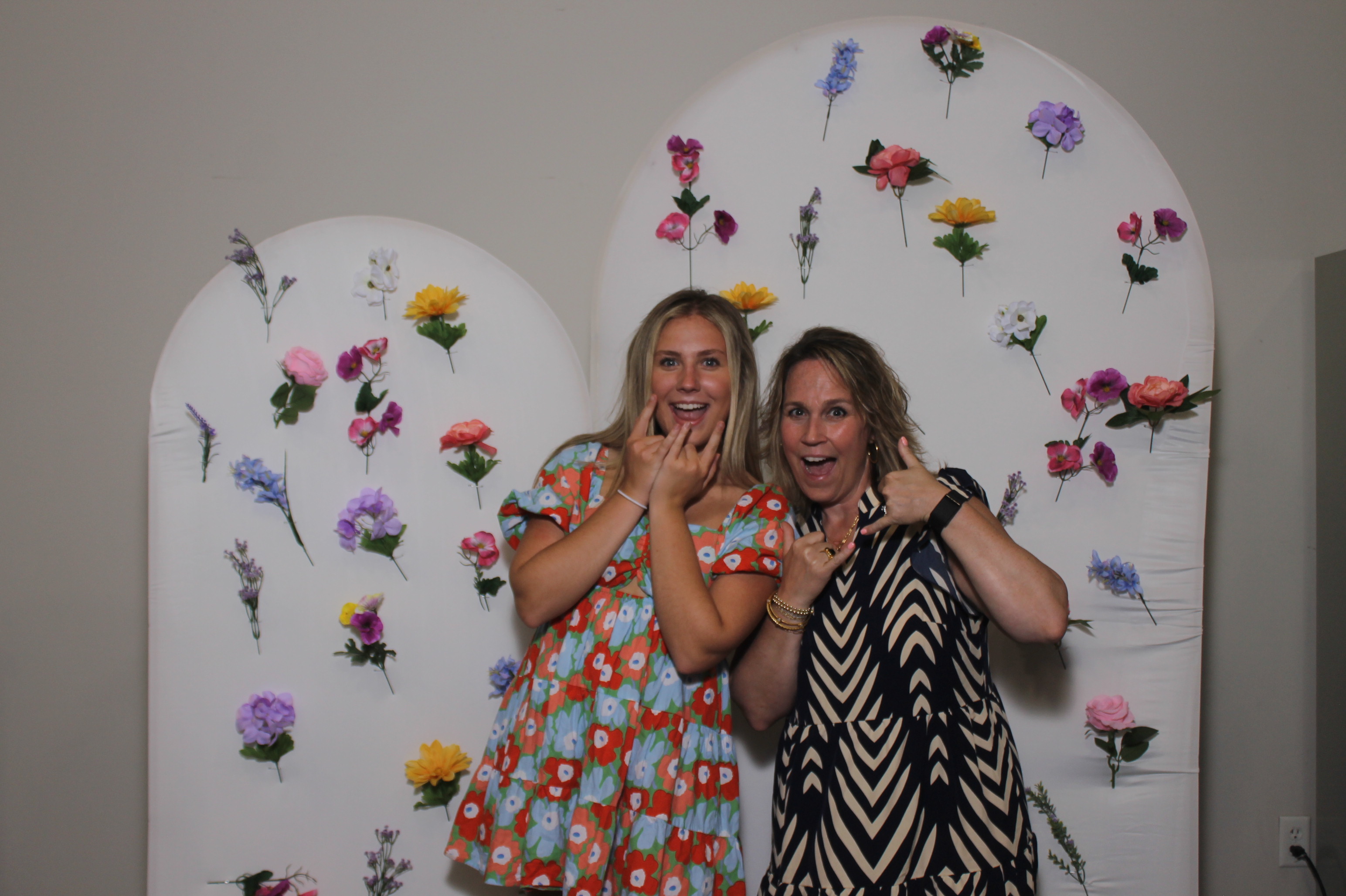 Aliana & Cloey's Grad Party | View more photos from the event at gallery.photoboothcincy.com/u/PhotoBoothCincy/Aliana-Cloeys-Grad-Party
