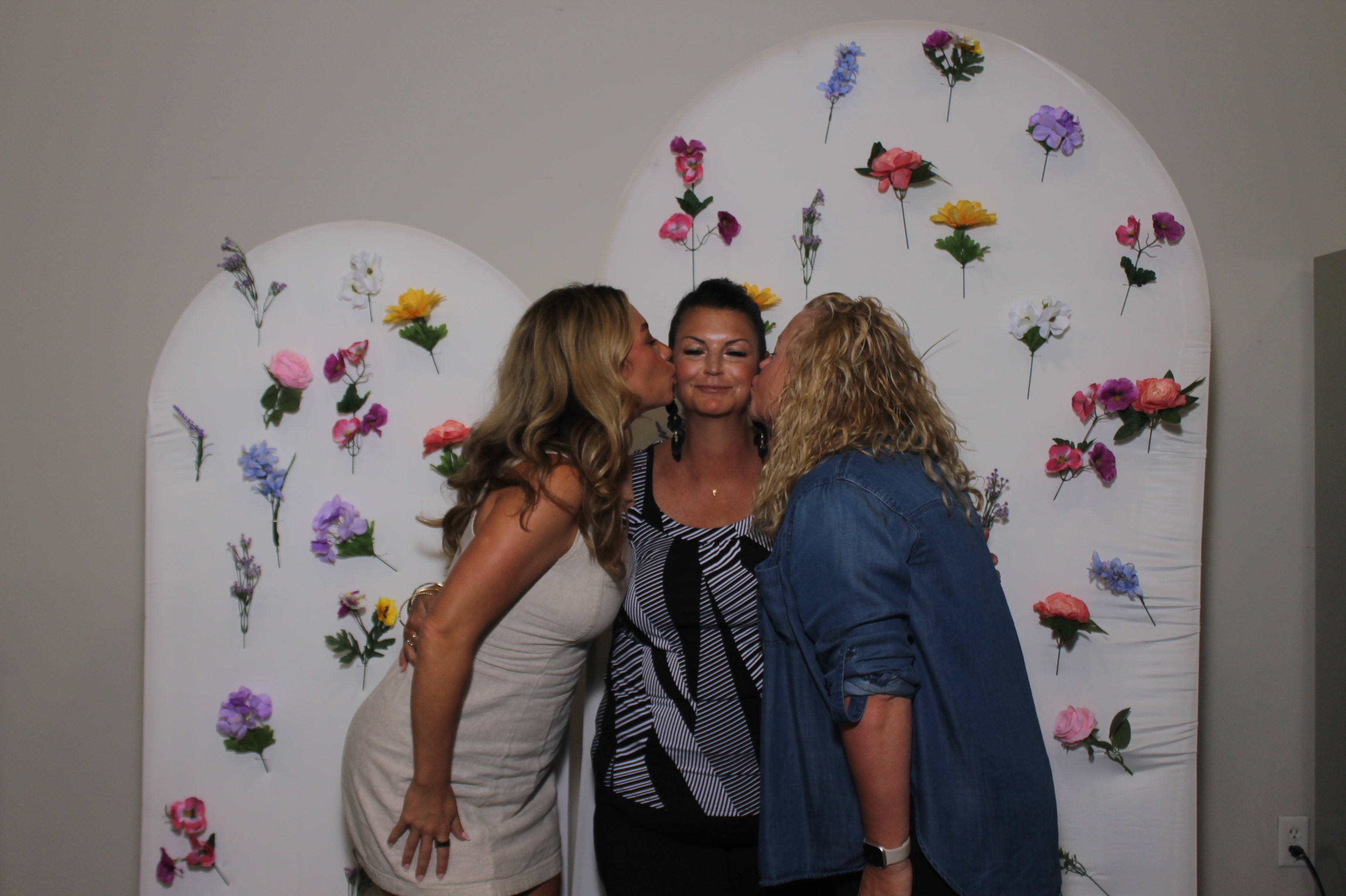 Aliana & Cloey's Grad Party | View more photos from the event at gallery.photoboothcincy.com/u/PhotoBoothCincy/Aliana-Cloeys-Grad-Party