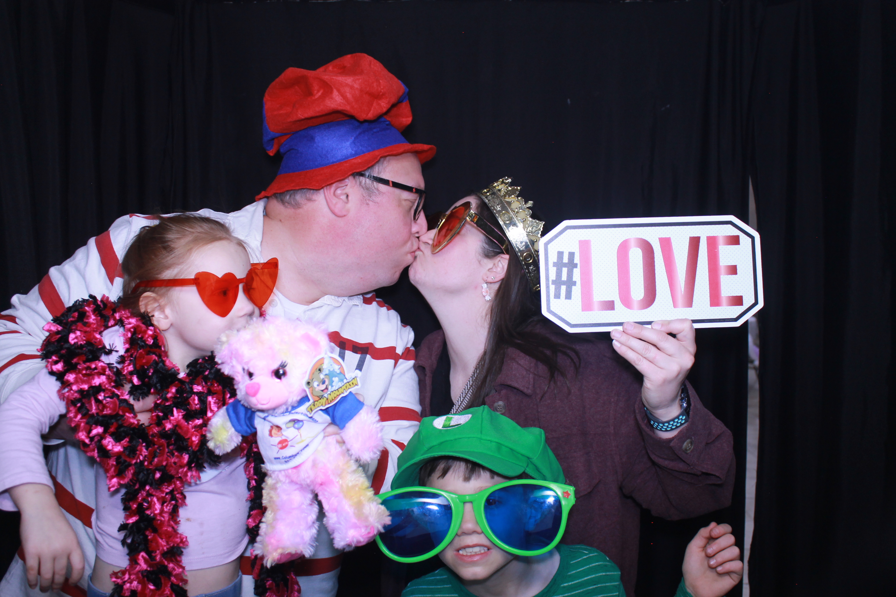 Alkermas Breakfast with Santa | View more photos from the event at gallery.photoboothcincy.com/u/PhotoBoothCincy/Alkermas-Breakfast-with-Santa