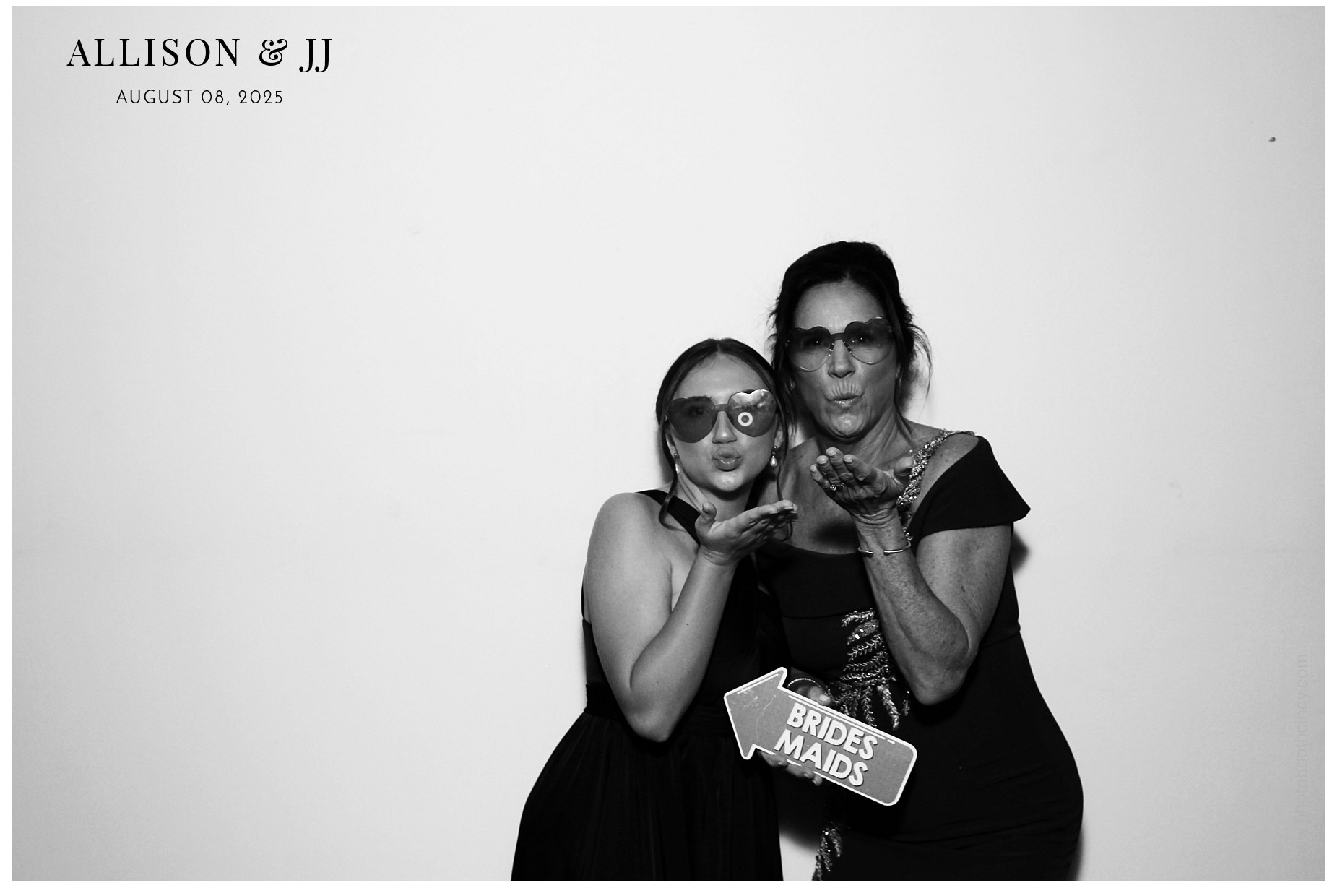 Allison & JJ | View more photos from the event at gallery.photoboothcincy.com/u/PhotoBoothCincy/Allison-JJ