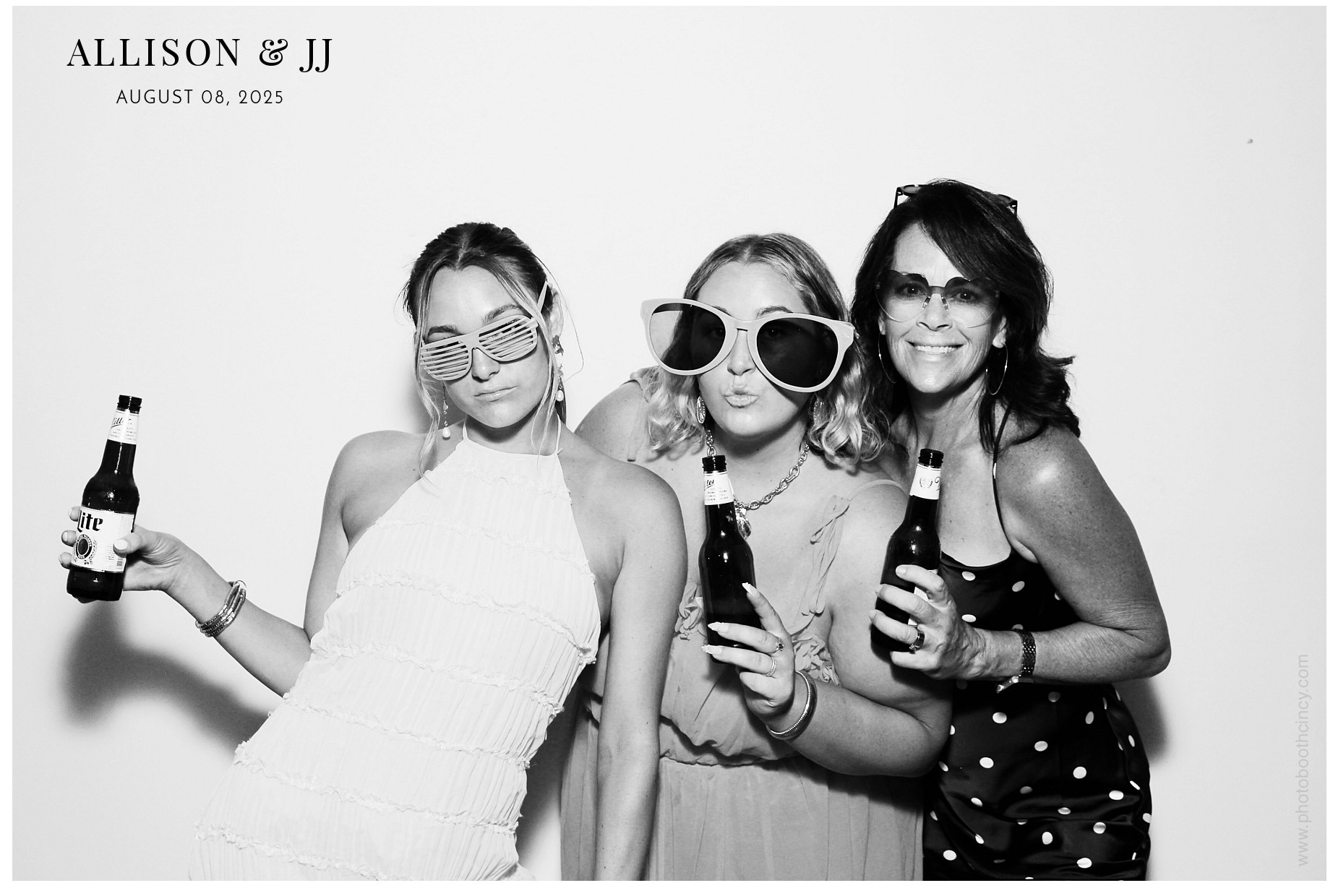 Allison & JJ | View more photos from the event at gallery.photoboothcincy.com/u/PhotoBoothCincy/Allison-JJ