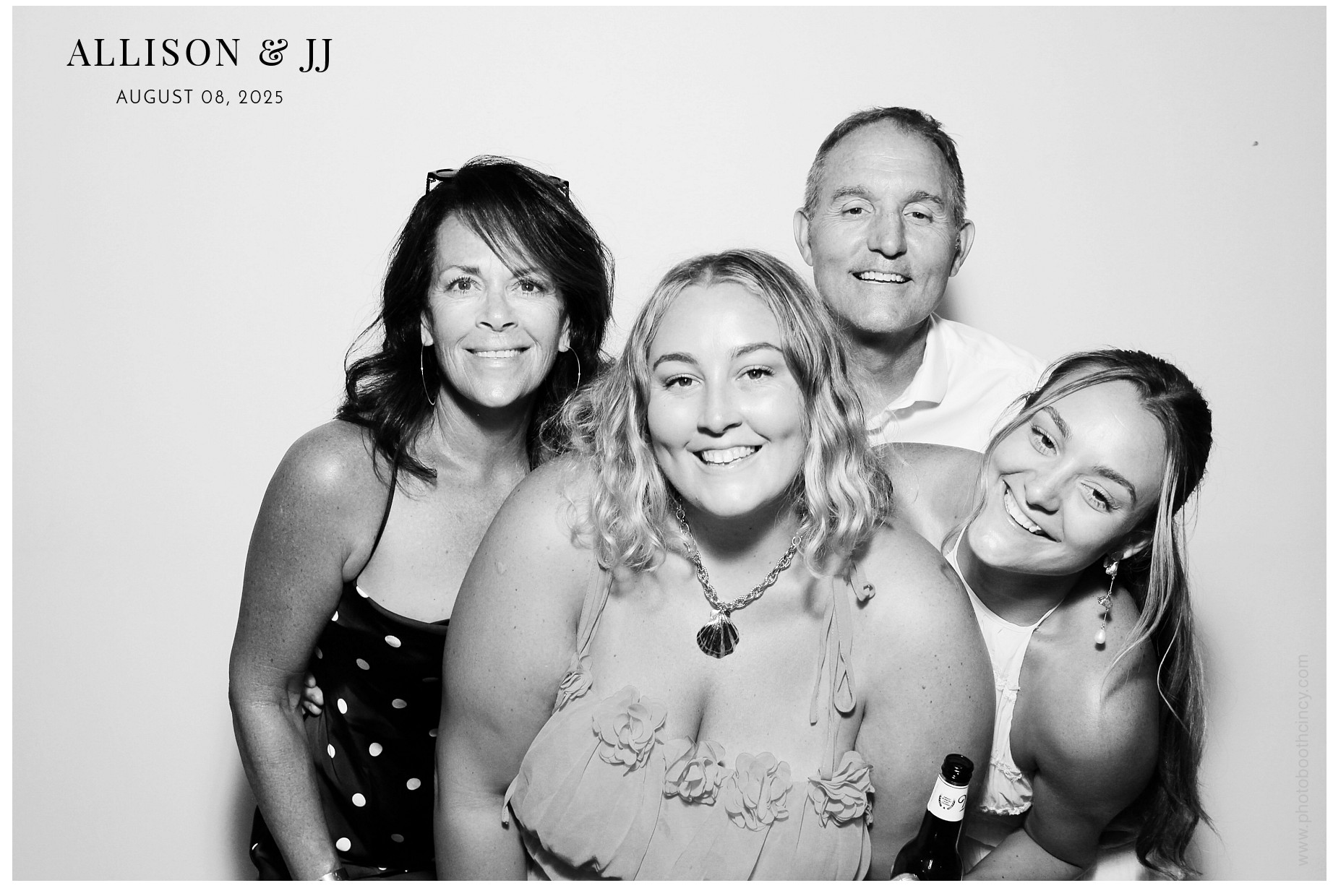 Allison & JJ | View more photos from the event at gallery.photoboothcincy.com/u/PhotoBoothCincy/Allison-JJ