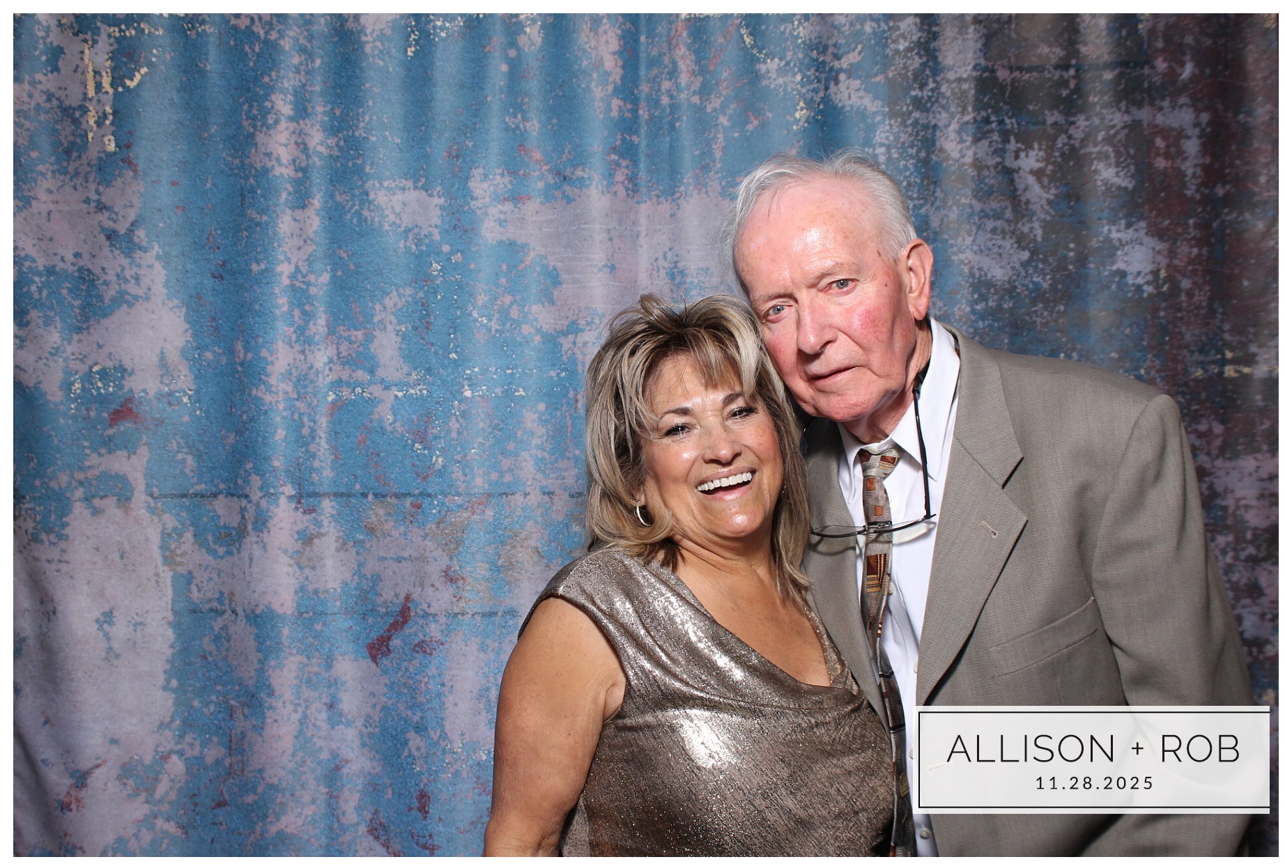 Allison + Rob | View more photos from the event at gallery.photoboothcincy.com/u/PhotoBoothCincy/Allison-Rob