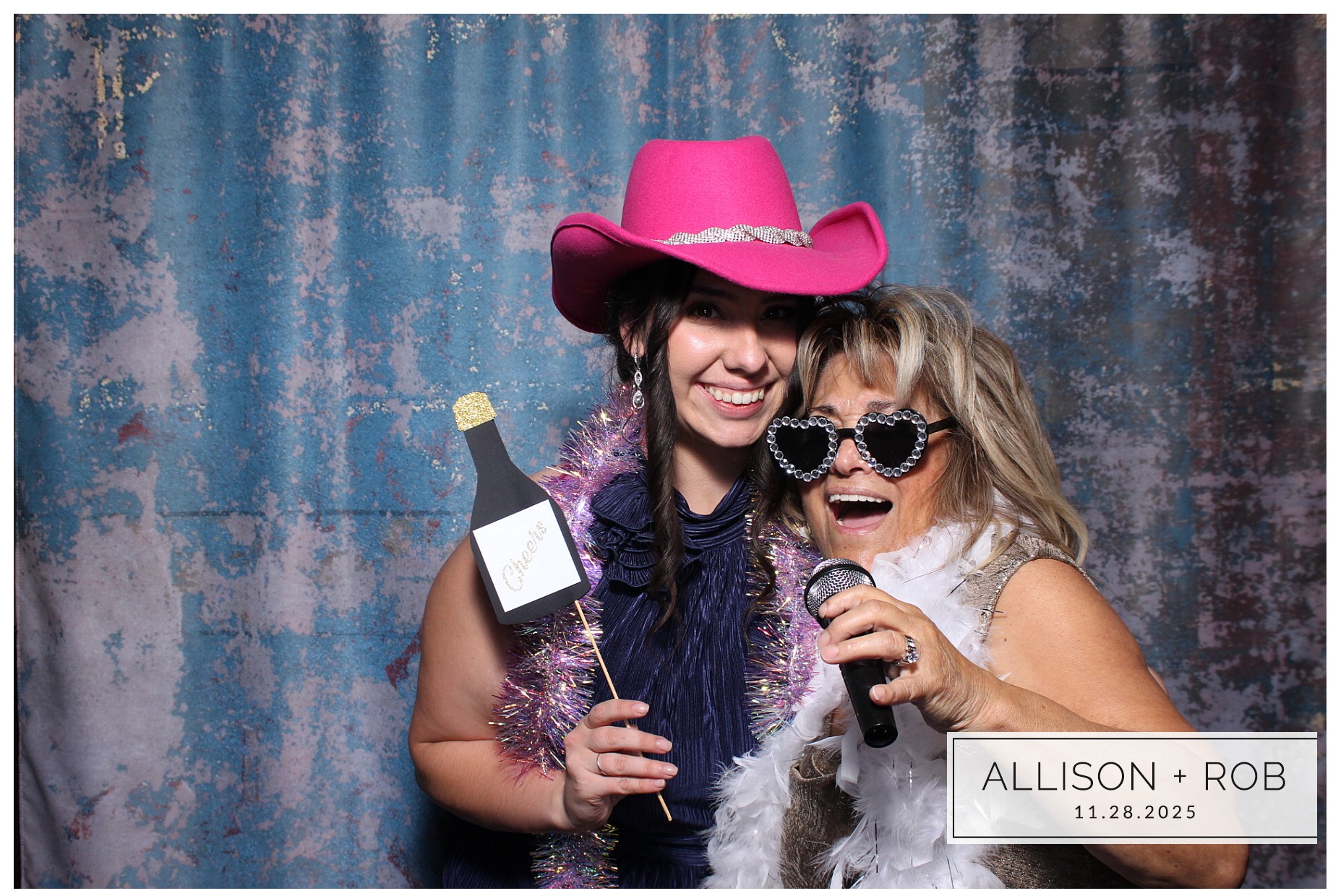 Allison + Rob | View more photos from the event at gallery.photoboothcincy.com/u/PhotoBoothCincy/Allison-Rob