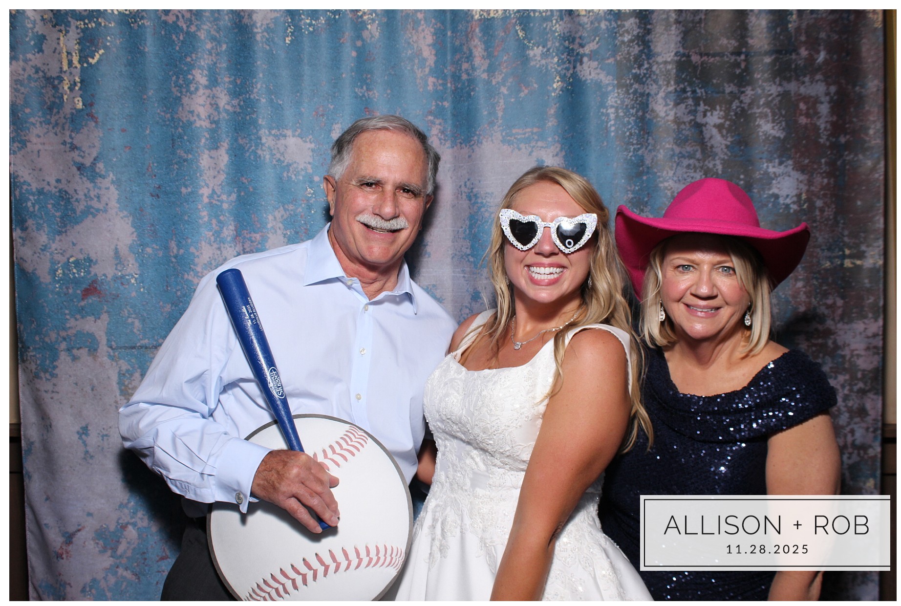 Allison + Rob | View more photos from the event at gallery.photoboothcincy.com/u/PhotoBoothCincy/Allison-Rob