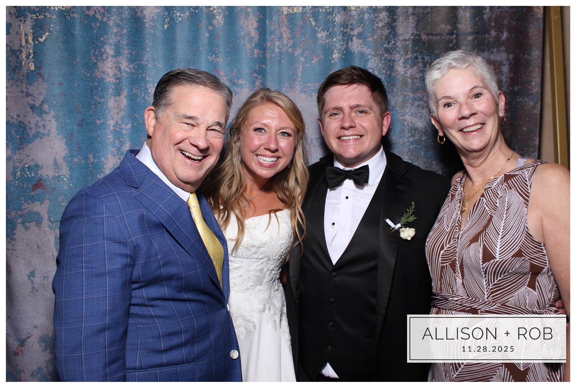Allison + Rob | View more photos from the event at gallery.photoboothcincy.com/u/PhotoBoothCincy/Allison-Rob
