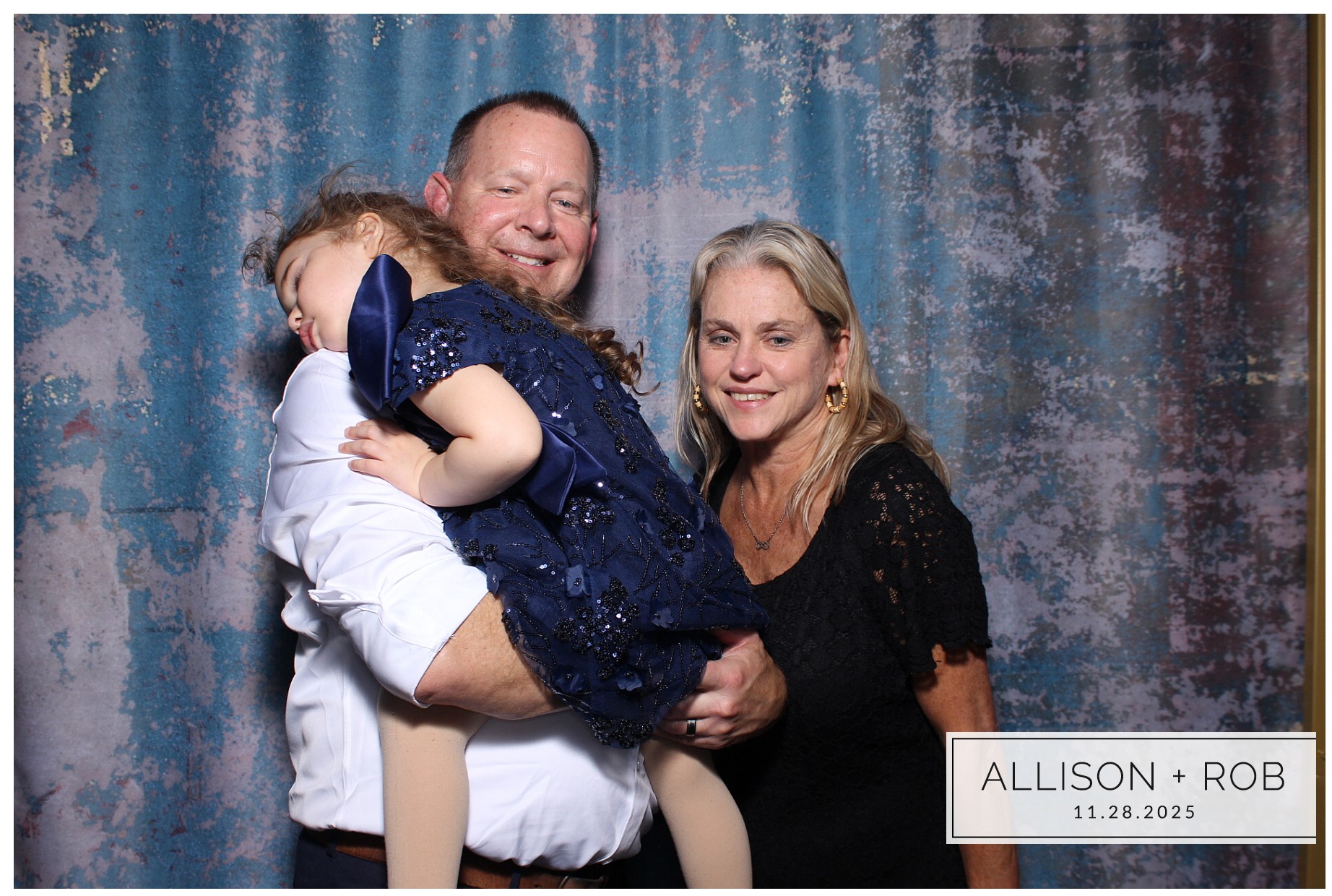 Allison + Rob | View more photos from the event at gallery.photoboothcincy.com/u/PhotoBoothCincy/Allison-Rob