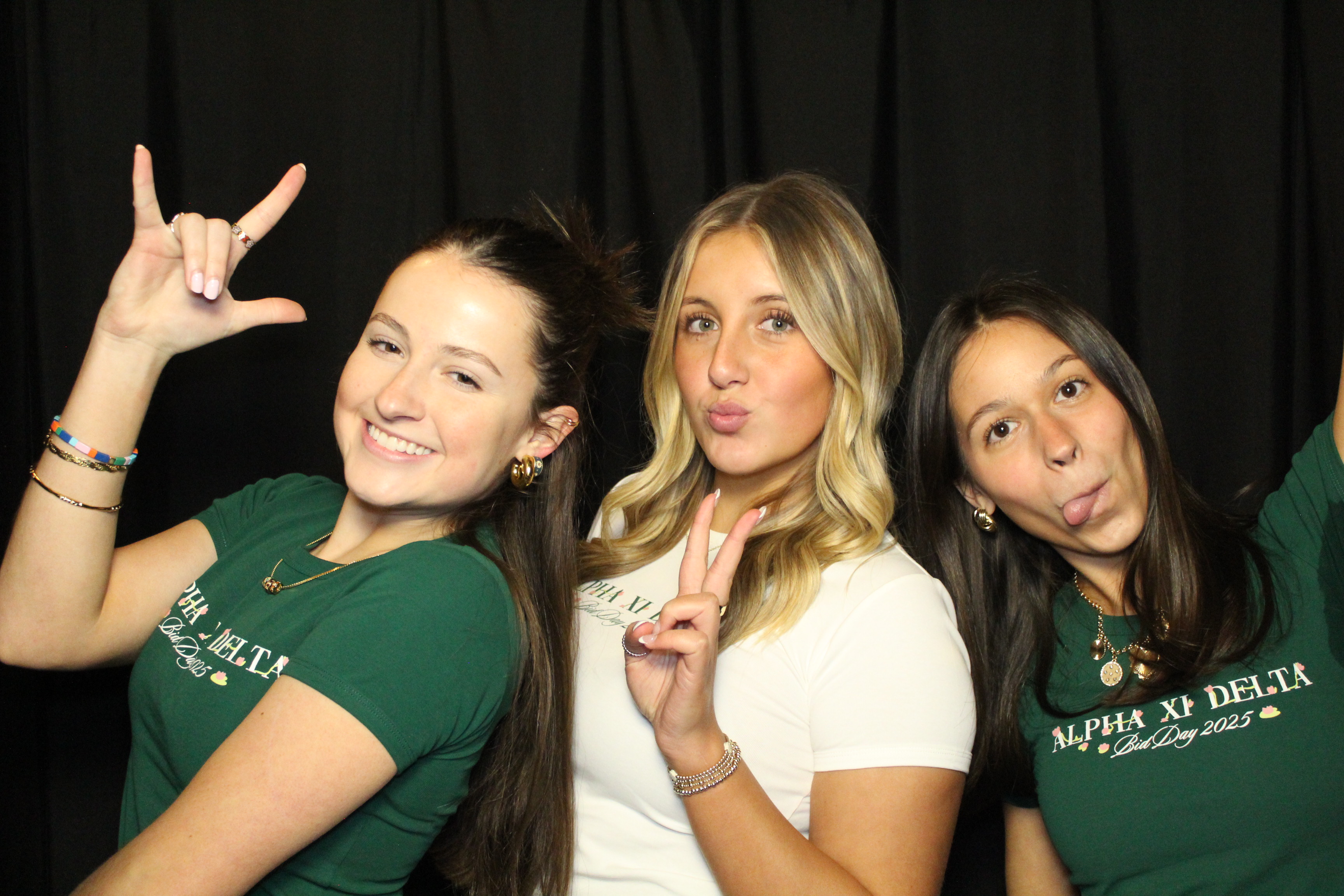 Alpha Xi Delta | View more photos from the event at gallery.photoboothcincy.com/u/PhotoBoothCincy/Alpha-Xi-Delta
