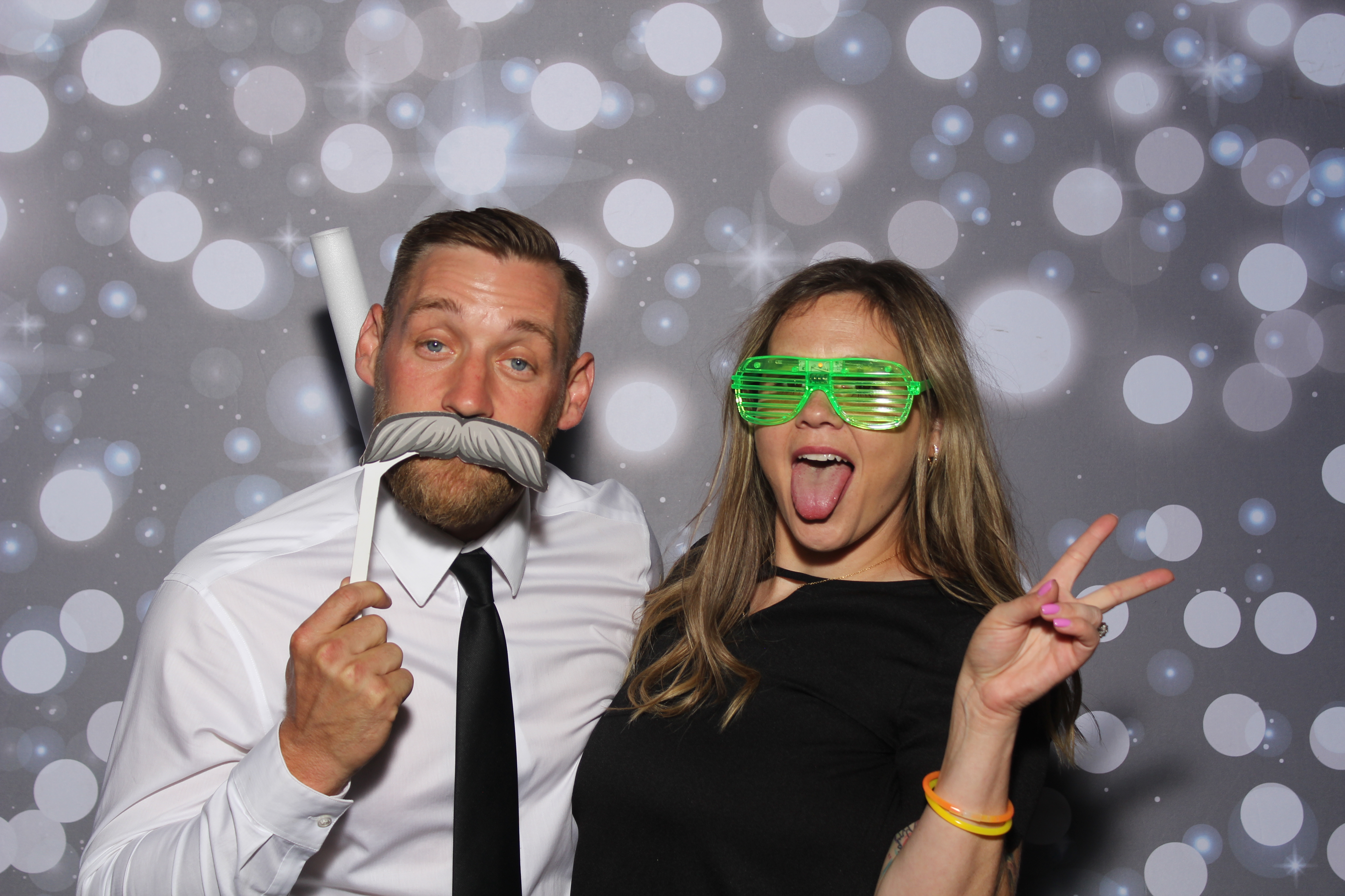 Amy & Rob | View more photos from the event at gallery.photoboothcincy.com/u/PhotoBoothCincy/Amy-Rob