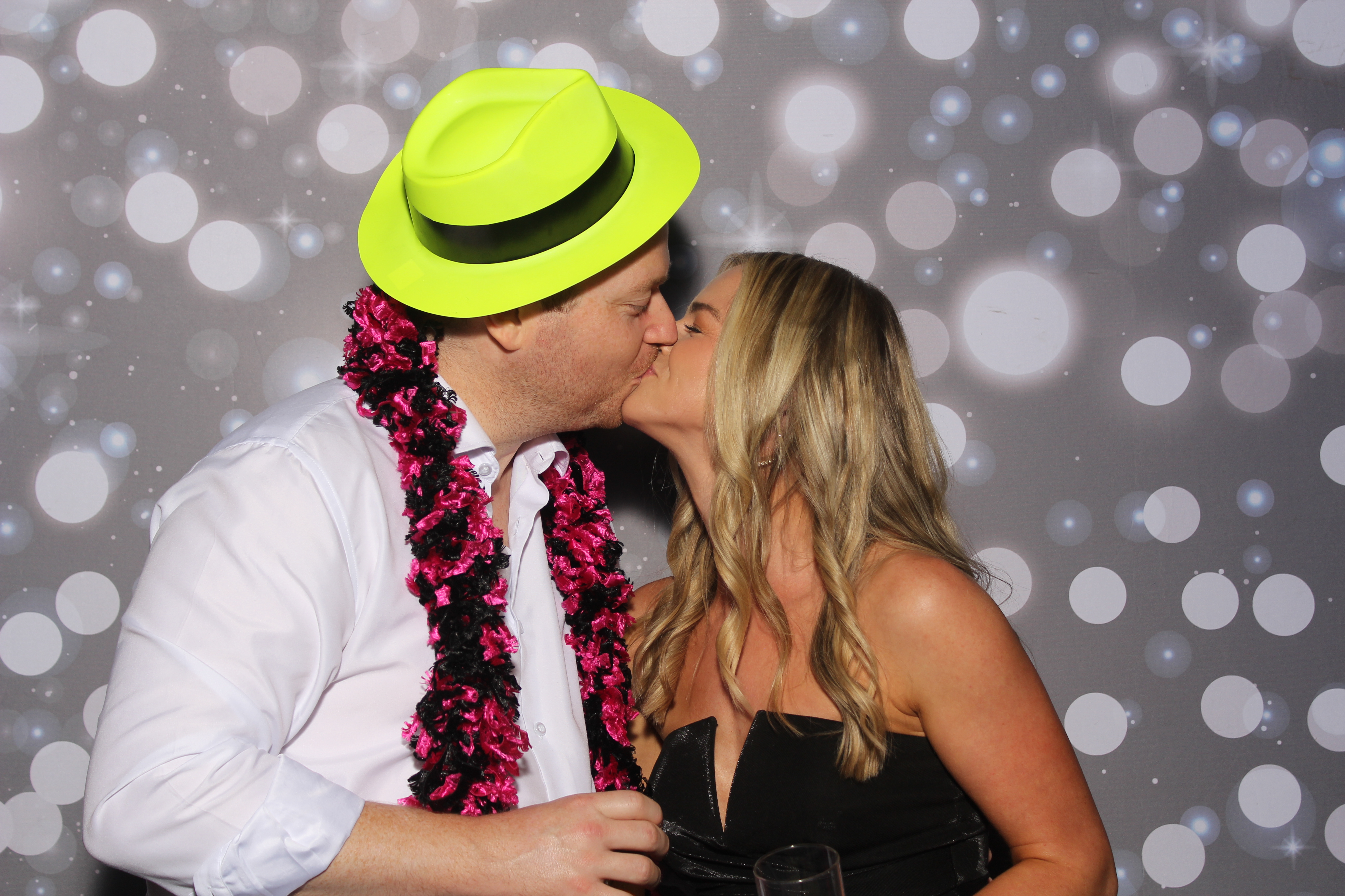 Amy & Rob | View more photos from the event at gallery.photoboothcincy.com/u/PhotoBoothCincy/Amy-Rob