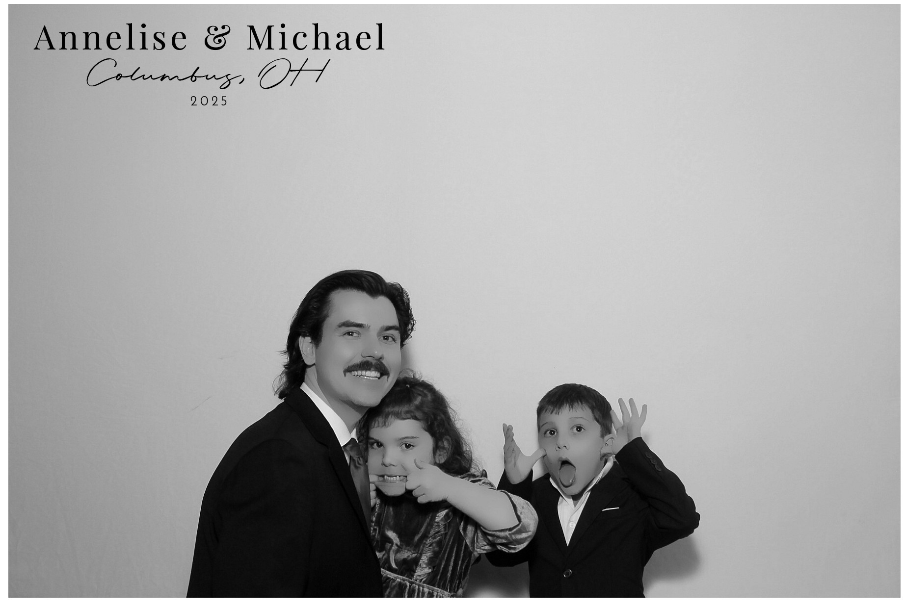 Annelise & Michael | View more photos from the event at gallery.photoboothcincy.com/u/PhotoBoothCincy/Annelise-Michael