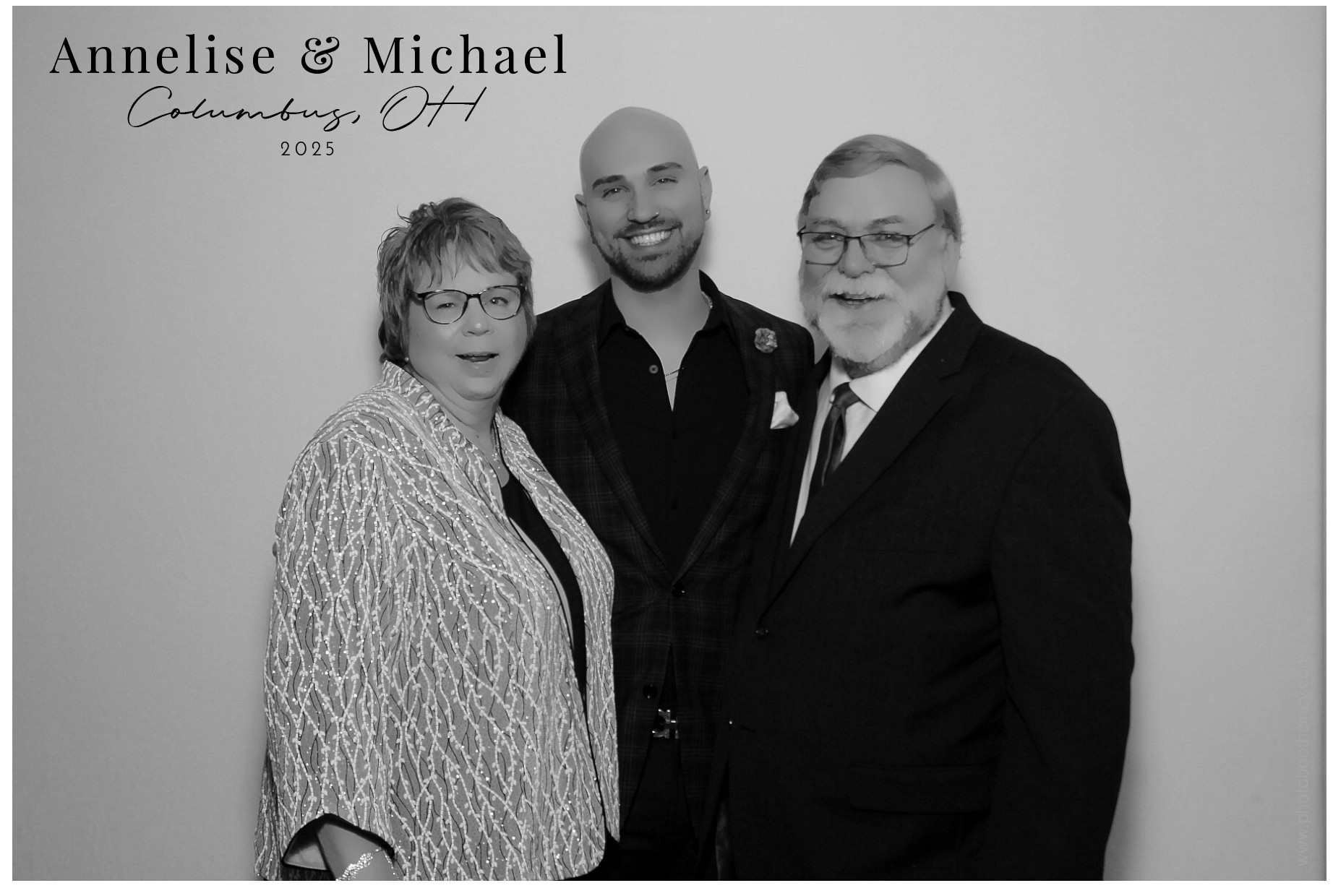Annelise & Michael | View more photos from the event at gallery.photoboothcincy.com/u/PhotoBoothCincy/Annelise-Michael