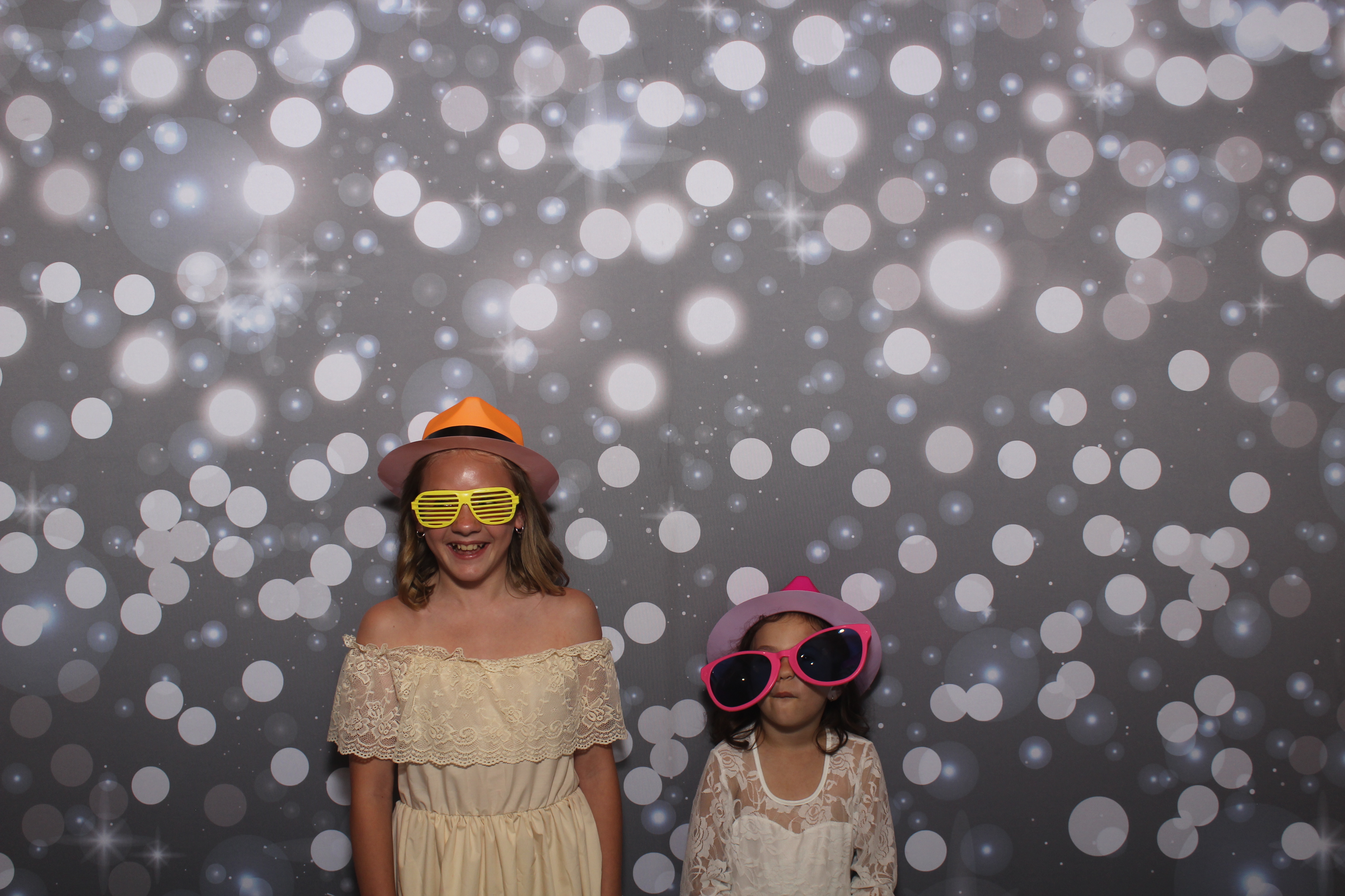 Ashleigh Lindsey Reception | View more photos from the event at gallery.photoboothcincy.com/u/PhotoBoothCincy/Ashleigh-Lindsey-Reception
