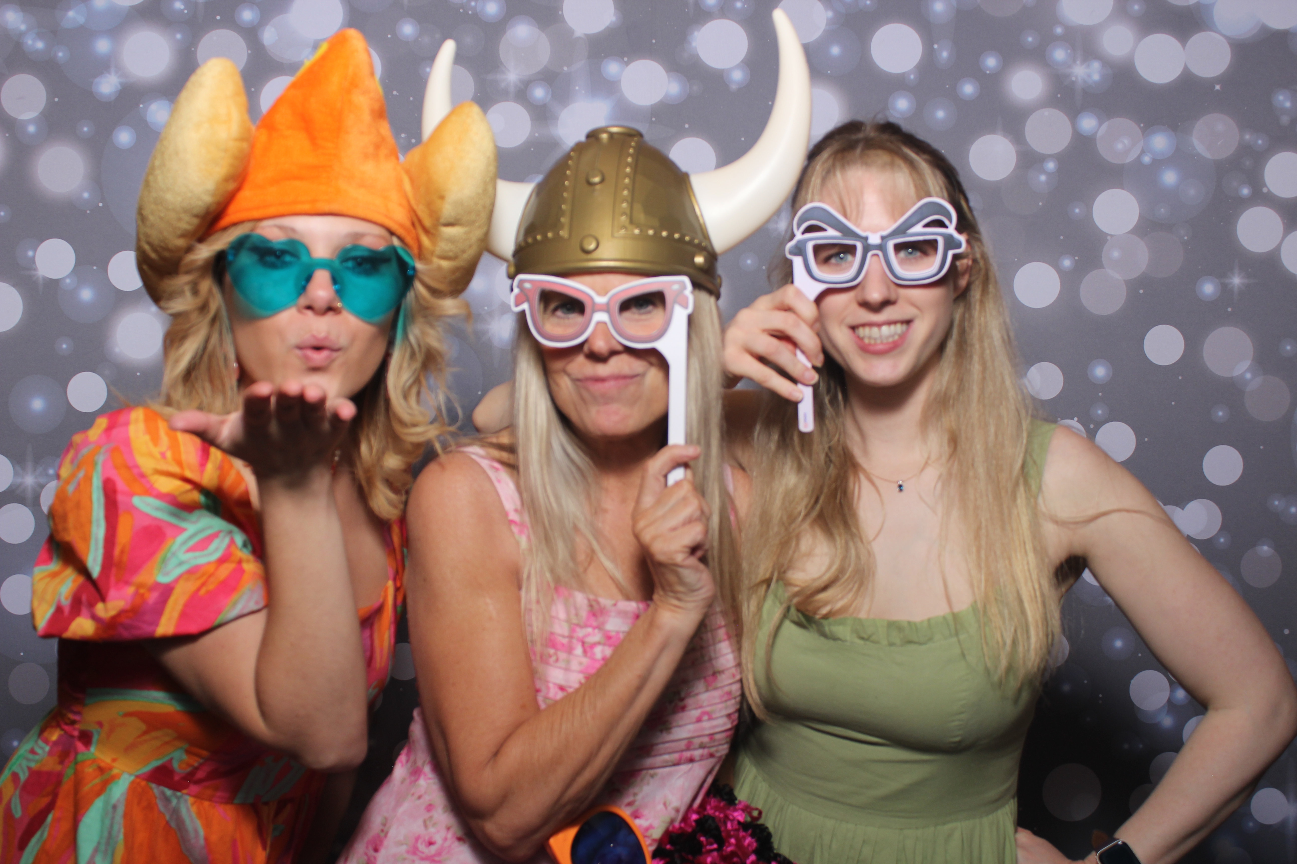 Ashleigh Lindsey Reception | View more photos from the event at gallery.photoboothcincy.com/u/PhotoBoothCincy/Ashleigh-Lindsey-Reception