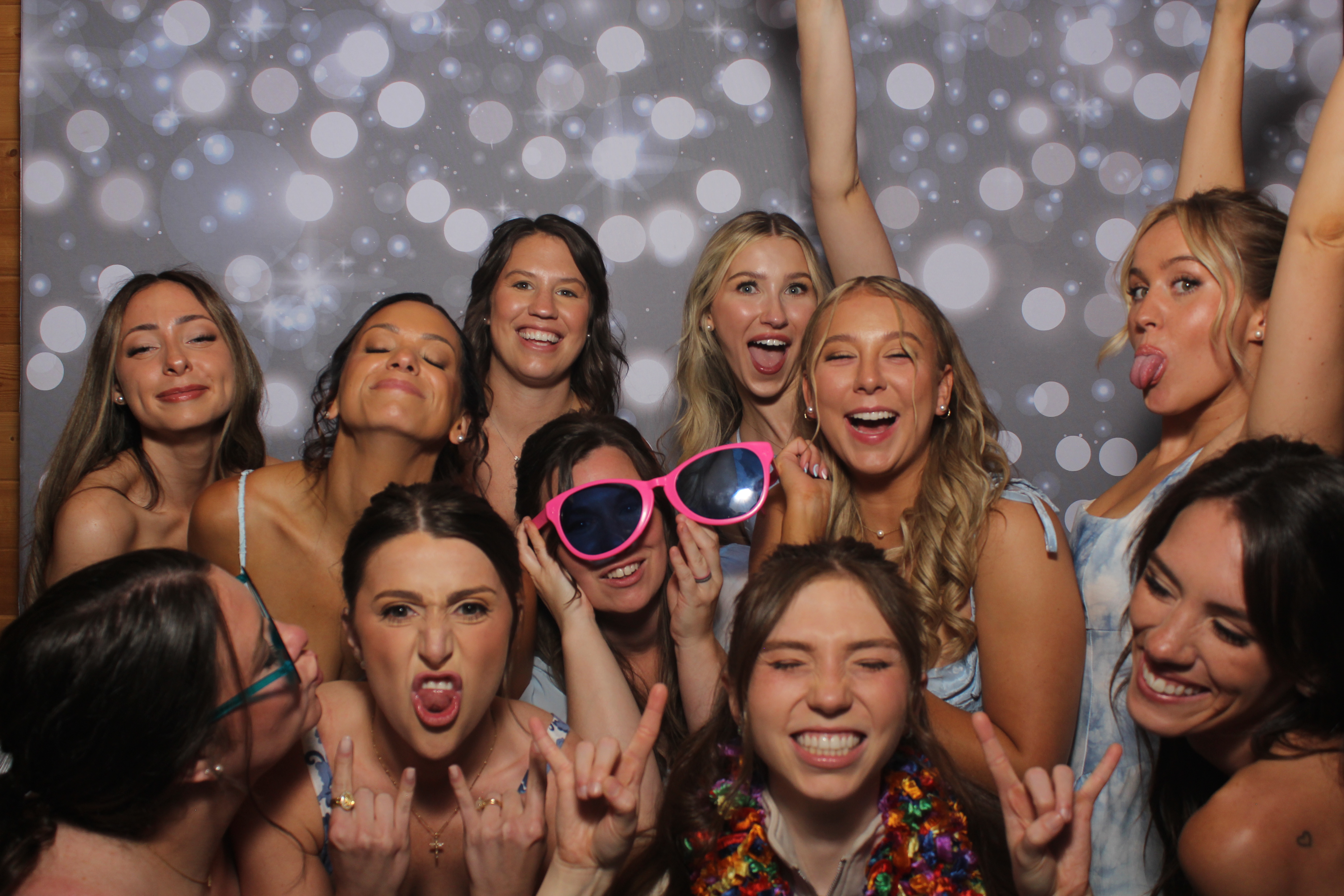 Ashleigh Lindsey Reception | View more photos from the event at gallery.photoboothcincy.com/u/PhotoBoothCincy/Ashleigh-Lindsey-Reception