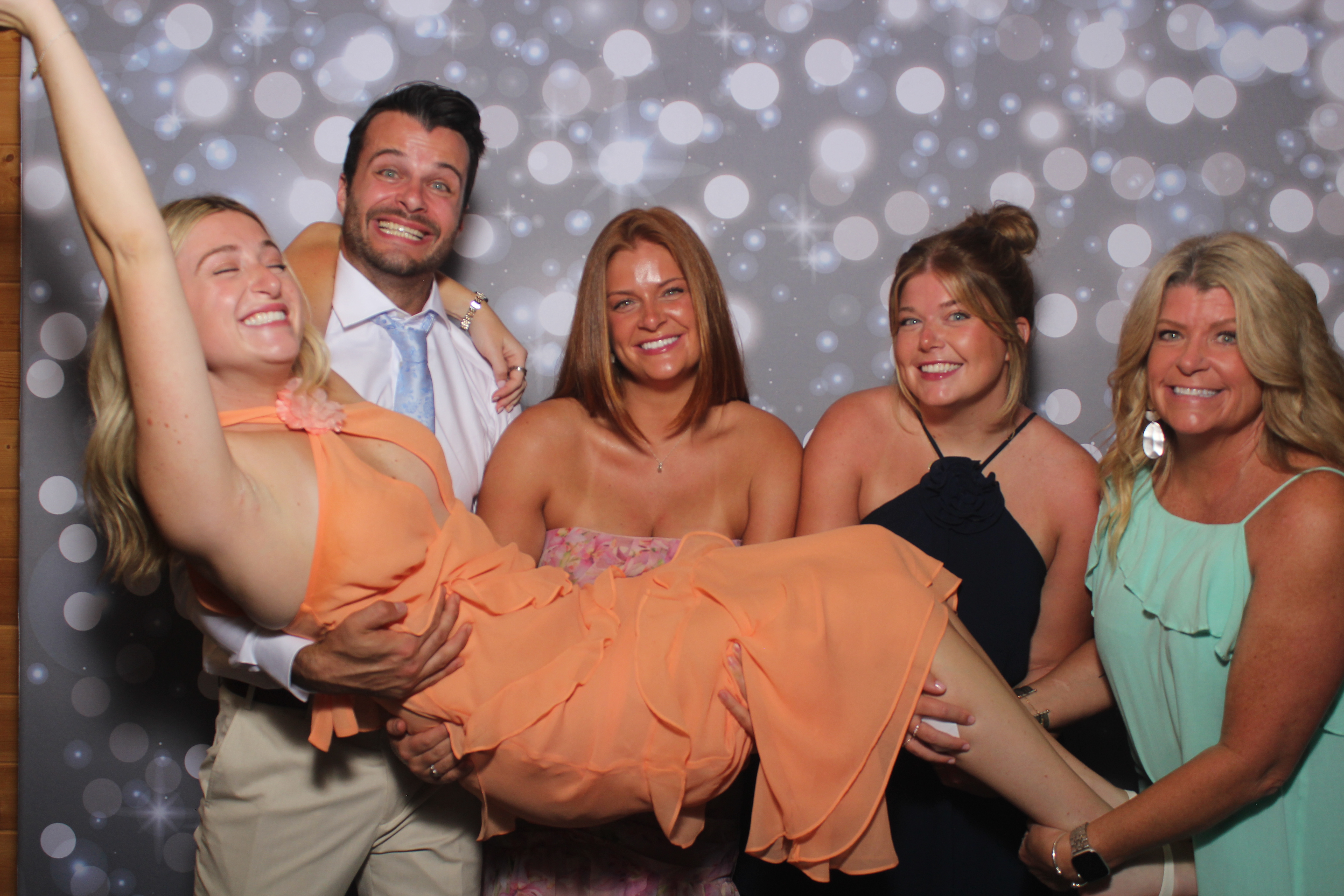 Ashleigh Lindsey Reception | View more photos from the event at gallery.photoboothcincy.com/u/PhotoBoothCincy/Ashleigh-Lindsey-Reception