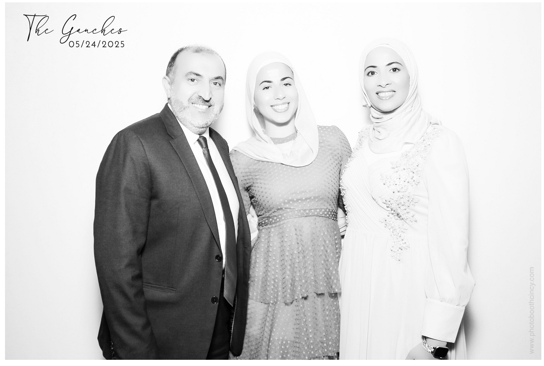 Aya & Brian's Wedding | View more photos from the event at gallery.photoboothcincy.com/u/PhotoBoothCincy/Aya-Brians-Wedding