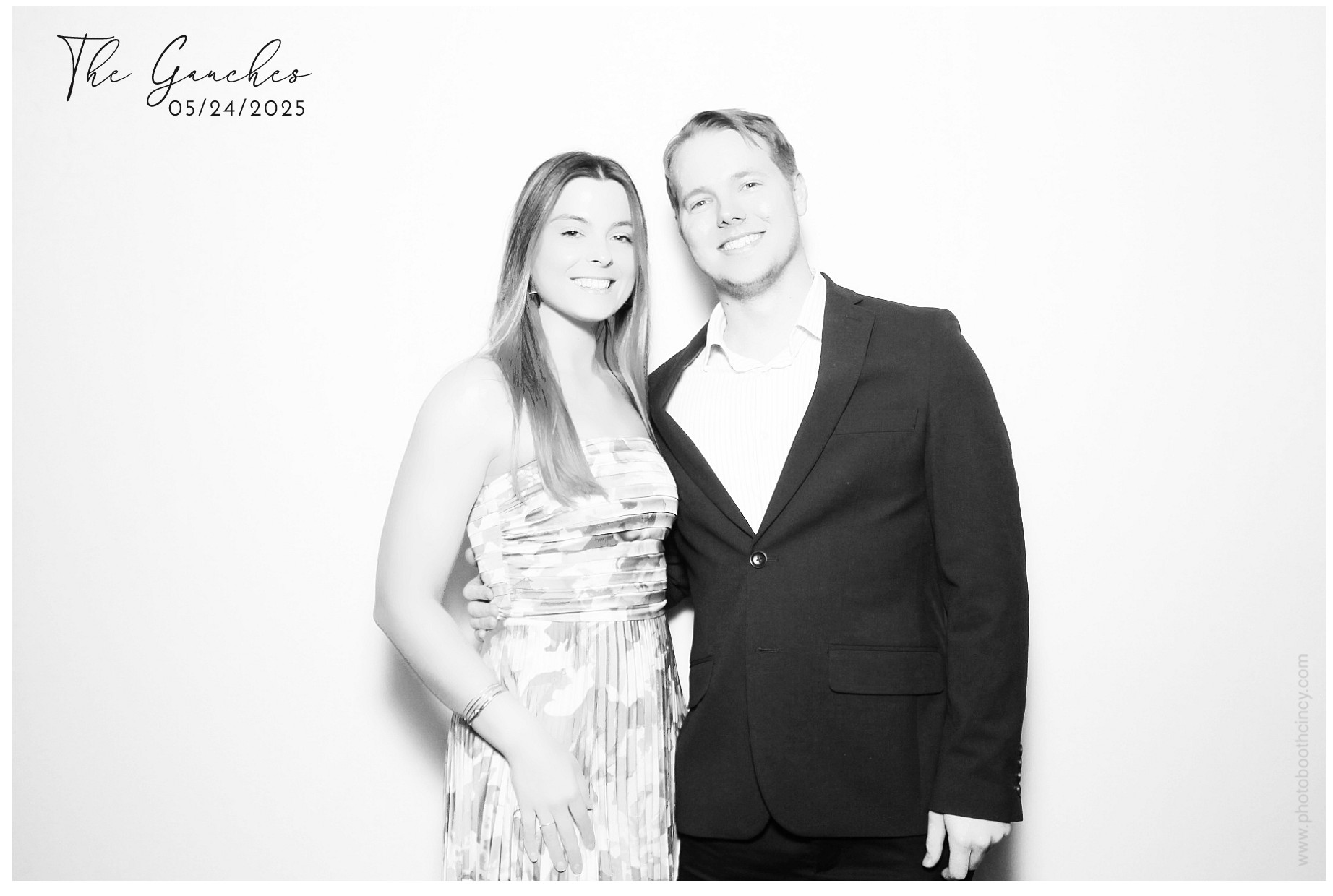 Aya & Brian's Wedding | View more photos from the event at gallery.photoboothcincy.com/u/PhotoBoothCincy/Aya-Brians-Wedding
