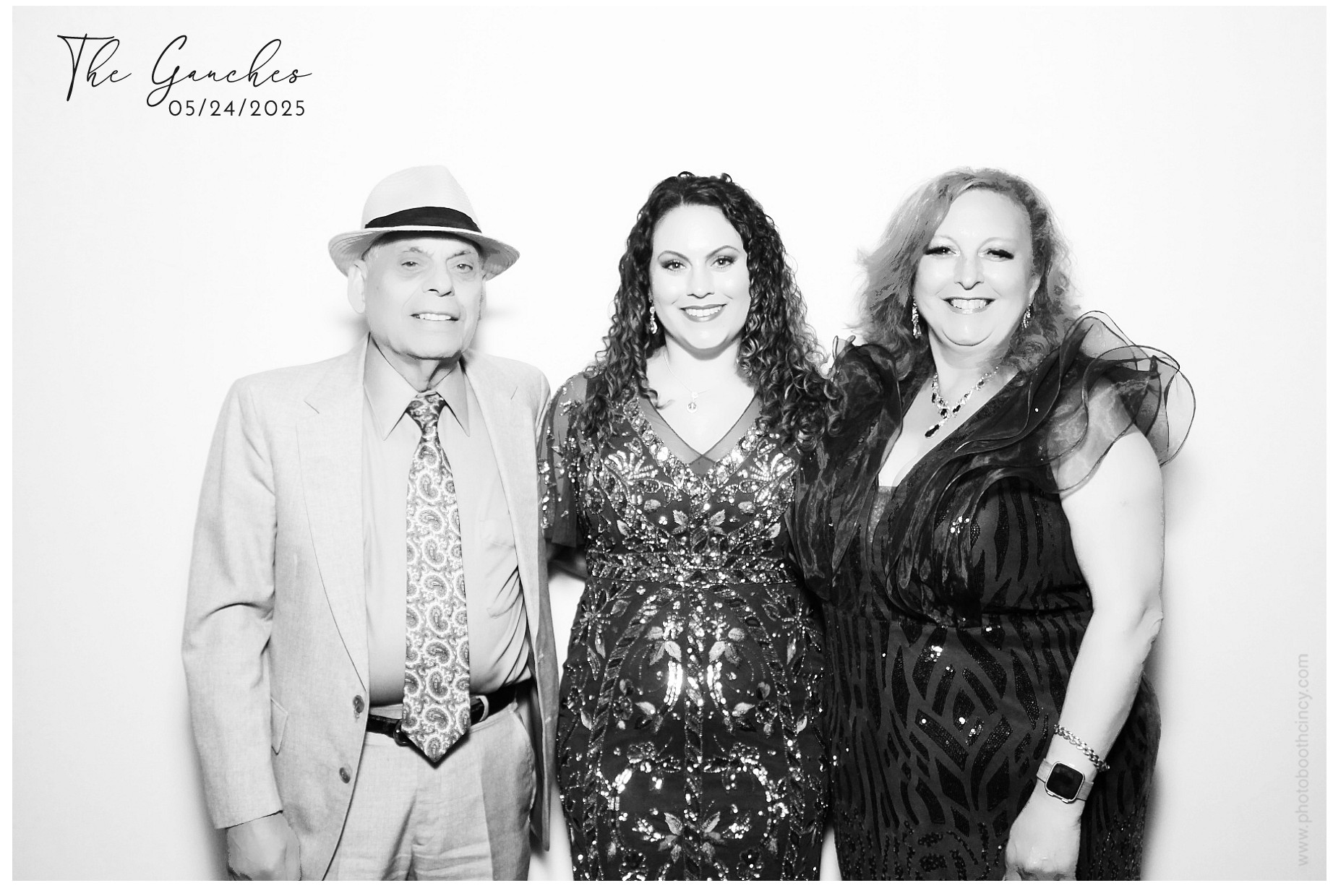 Aya & Brian's Wedding | View more photos from the event at gallery.photoboothcincy.com/u/PhotoBoothCincy/Aya-Brians-Wedding