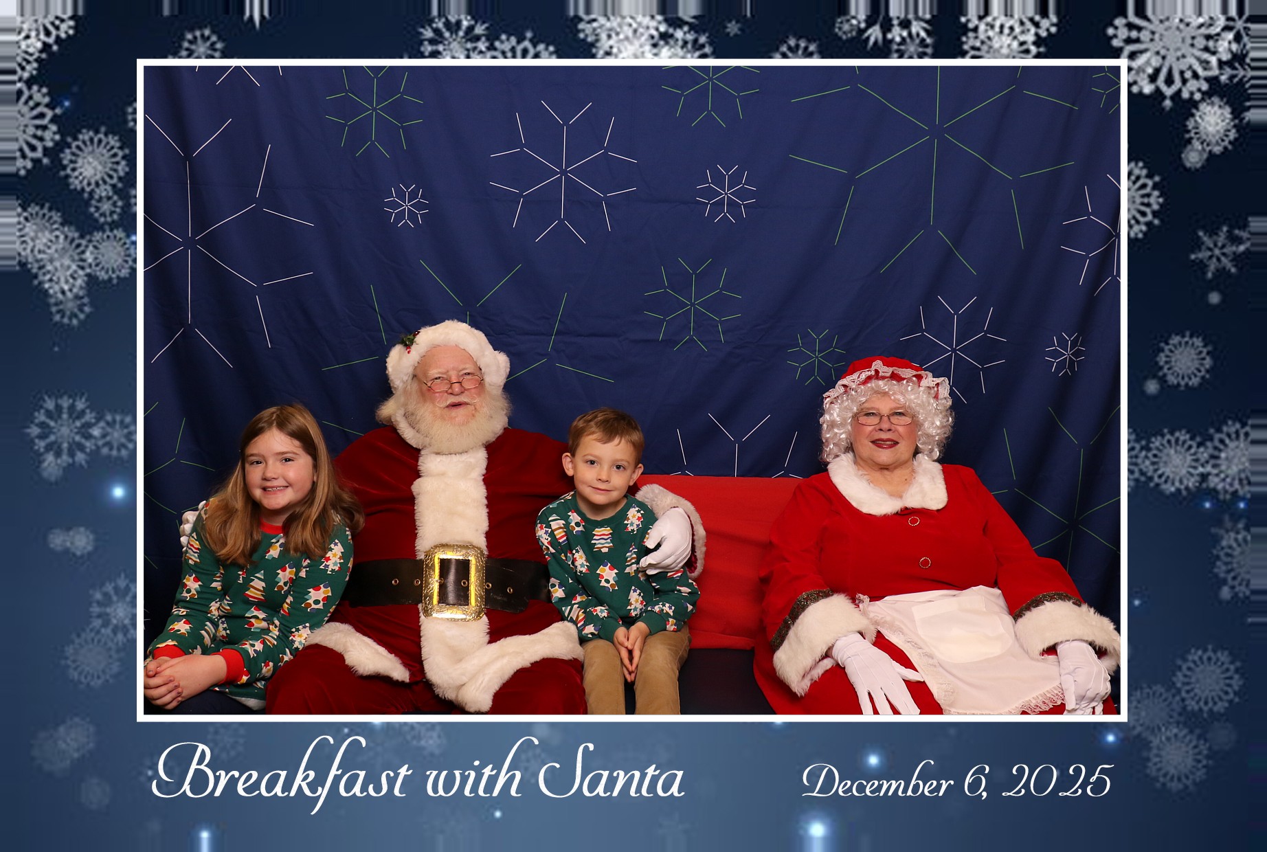 BREAKFAST WITH SANTA | View more photos from the event at gallery.photoboothcincy.com/u/PhotoBoothCincy/BREAKFAST-WITH-SANTA