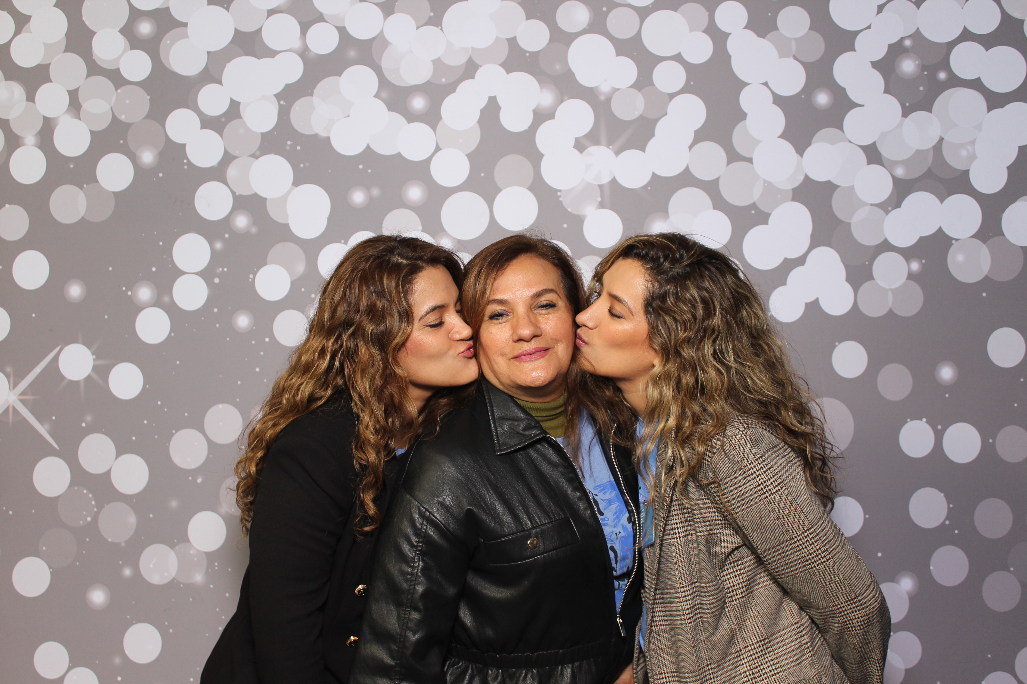 Back2Back Foundation 2025 | View more photos from the event at gallery.photoboothcincy.com/u/PhotoBoothCincy/Back2Back-Foundation-2025