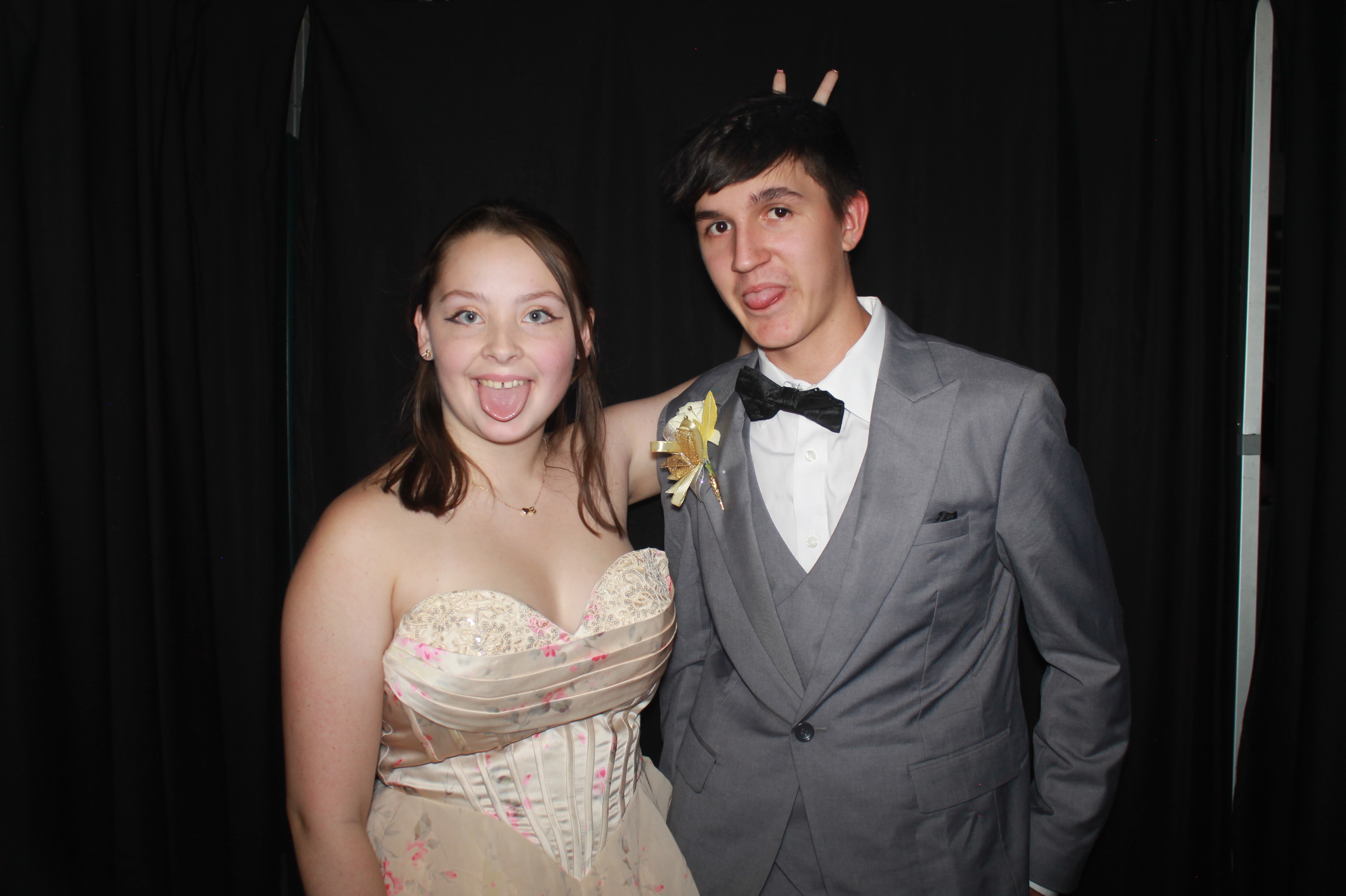 Batavia Prom 2025 | View more photos from the event at gallery.photoboothcincy.com/u/PhotoBoothCincy/Batavia-Prom-2025