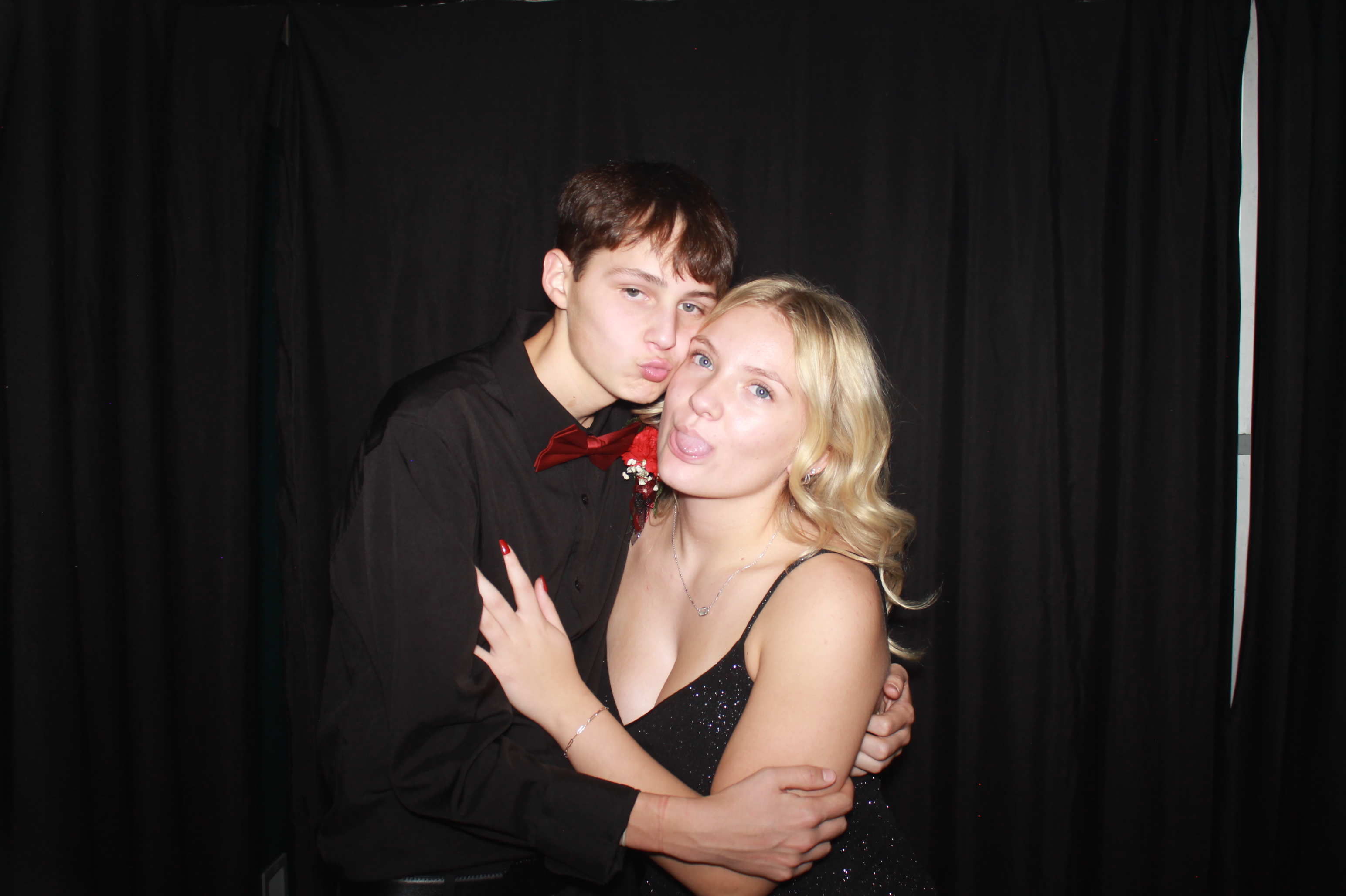 Batavia Prom 2025 | View more photos from the event at gallery.photoboothcincy.com/u/PhotoBoothCincy/Batavia-Prom-2025