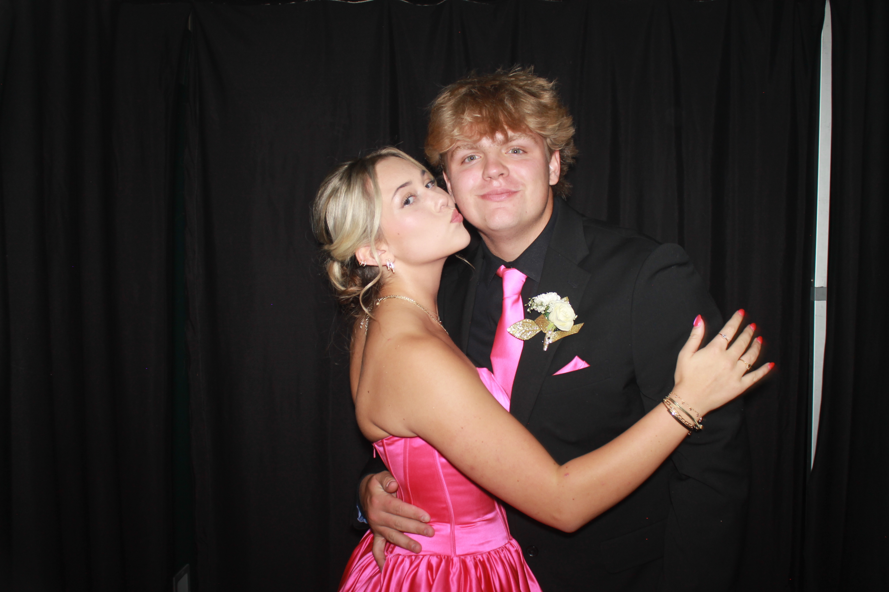Batavia Prom 2025 | View more photos from the event at gallery.photoboothcincy.com/u/PhotoBoothCincy/Batavia-Prom-2025