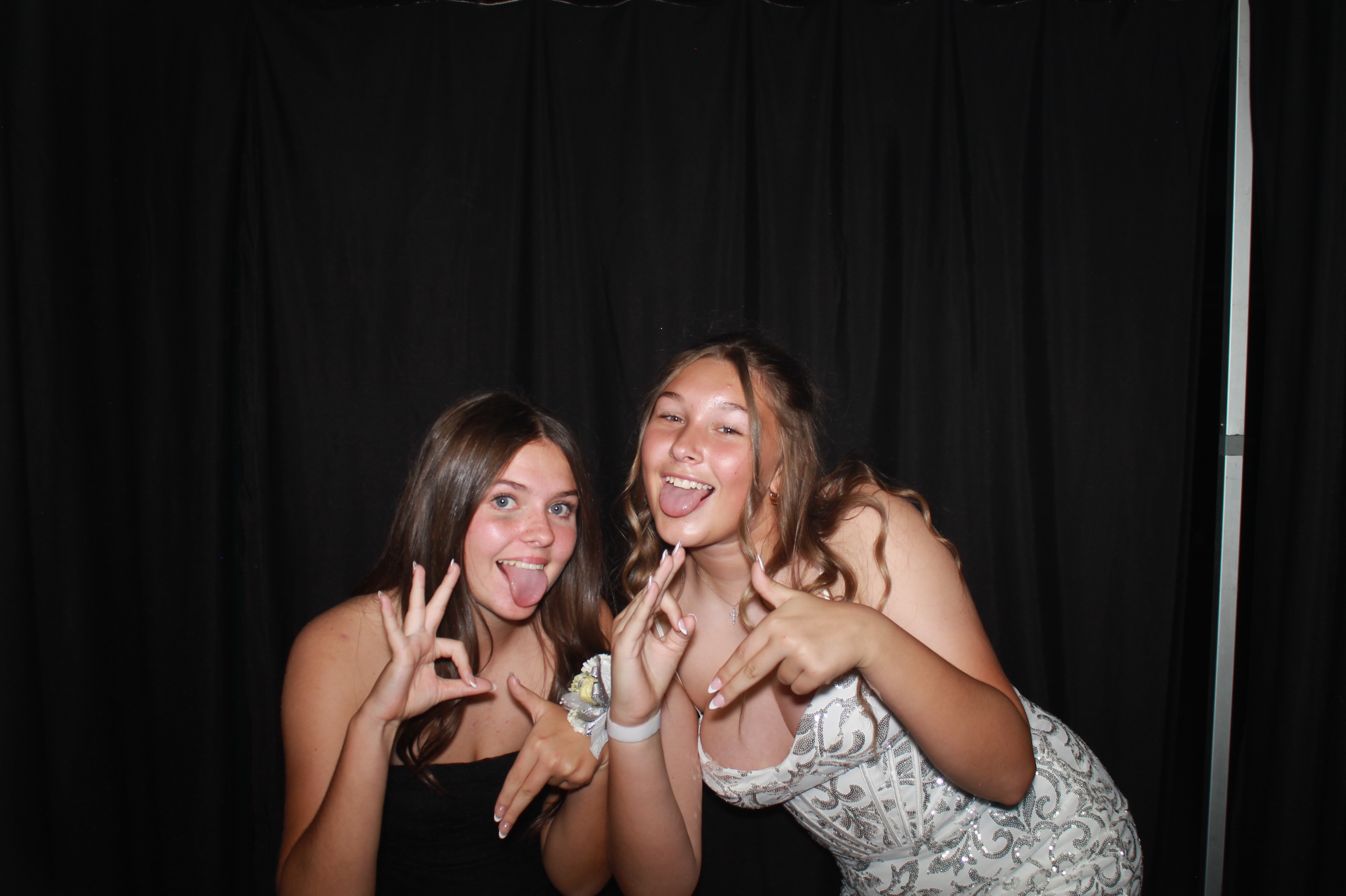 Batavia Prom 2025 | View more photos from the event at gallery.photoboothcincy.com/u/PhotoBoothCincy/Batavia-Prom-2025