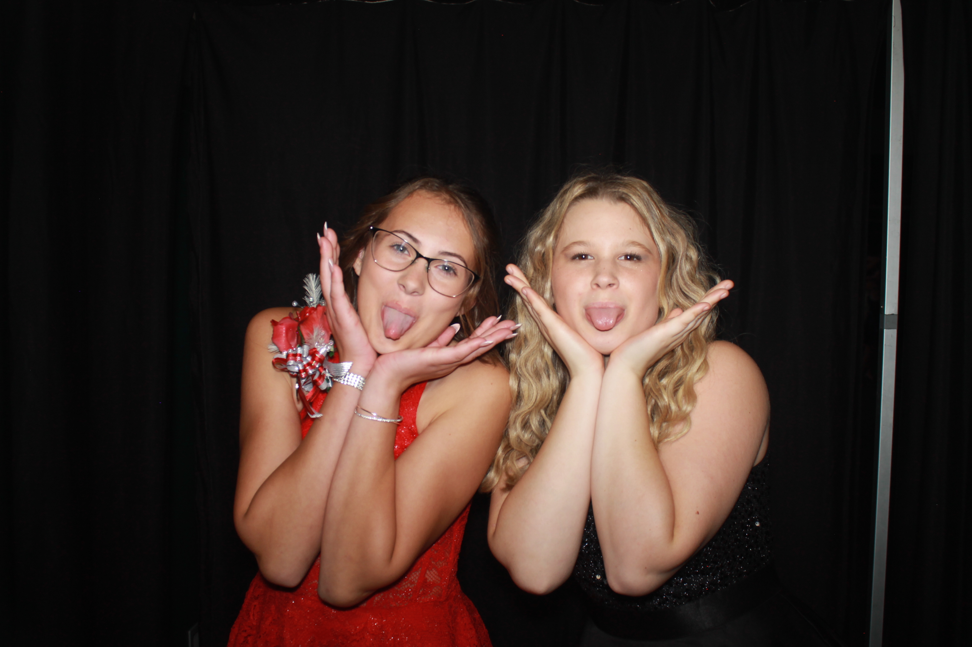 Batavia Prom 2025 | View more photos from the event at gallery.photoboothcincy.com/u/PhotoBoothCincy/Batavia-Prom-2025