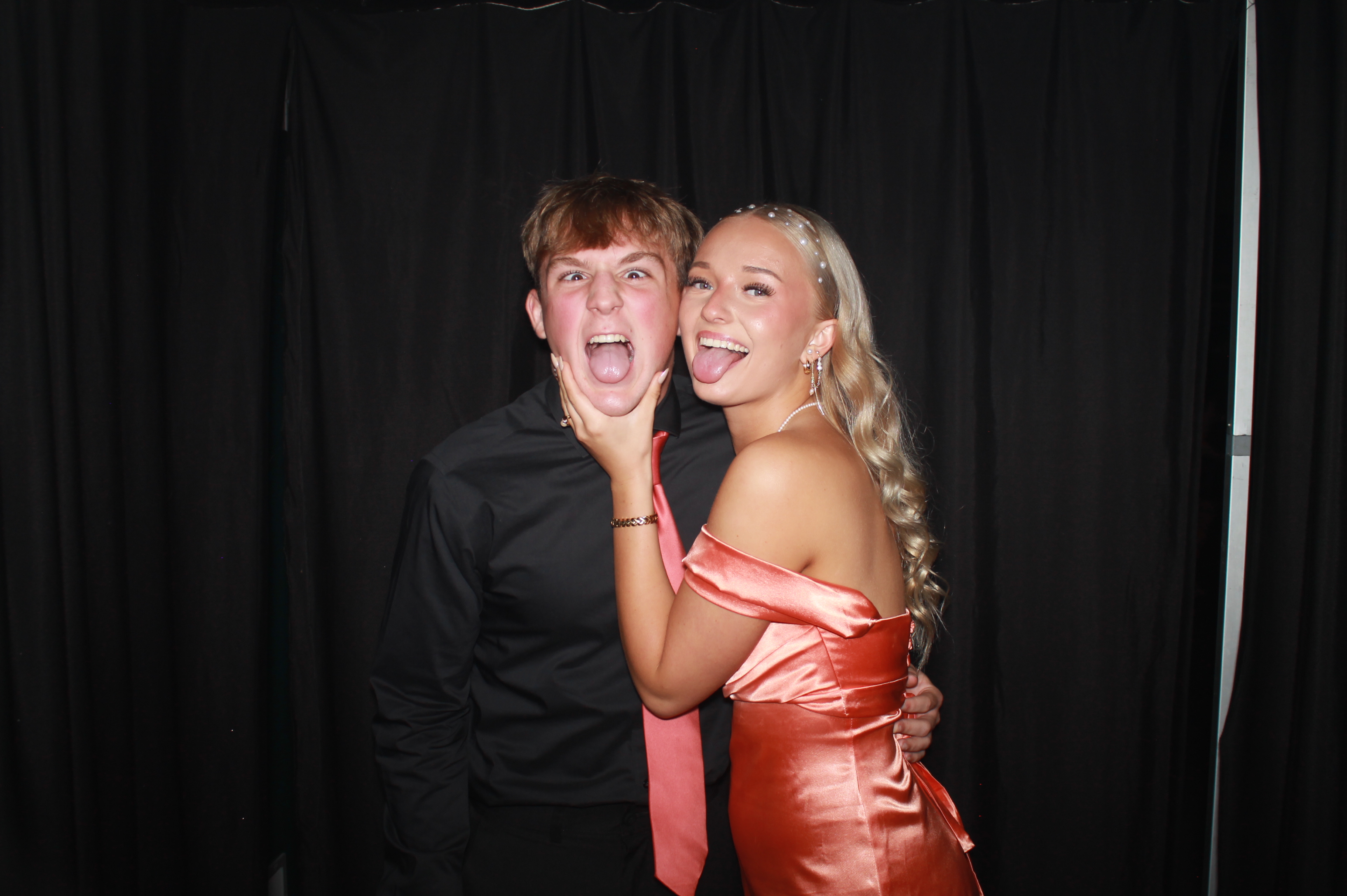 Batavia Prom 2025 | View more photos from the event at gallery.photoboothcincy.com/u/PhotoBoothCincy/Batavia-Prom-2025