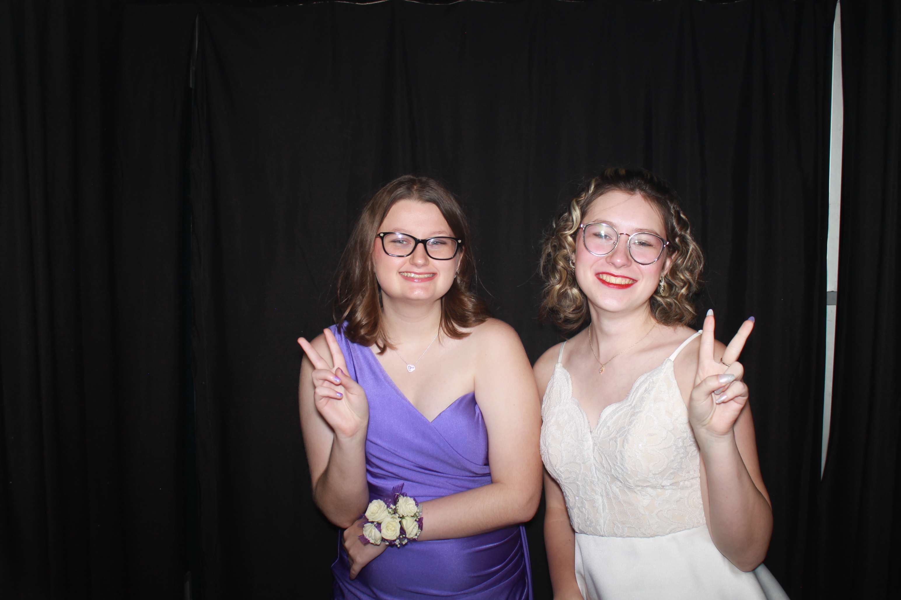 Batavia Prom 2025 | View more photos from the event at gallery.photoboothcincy.com/u/PhotoBoothCincy/Batavia-Prom-2025