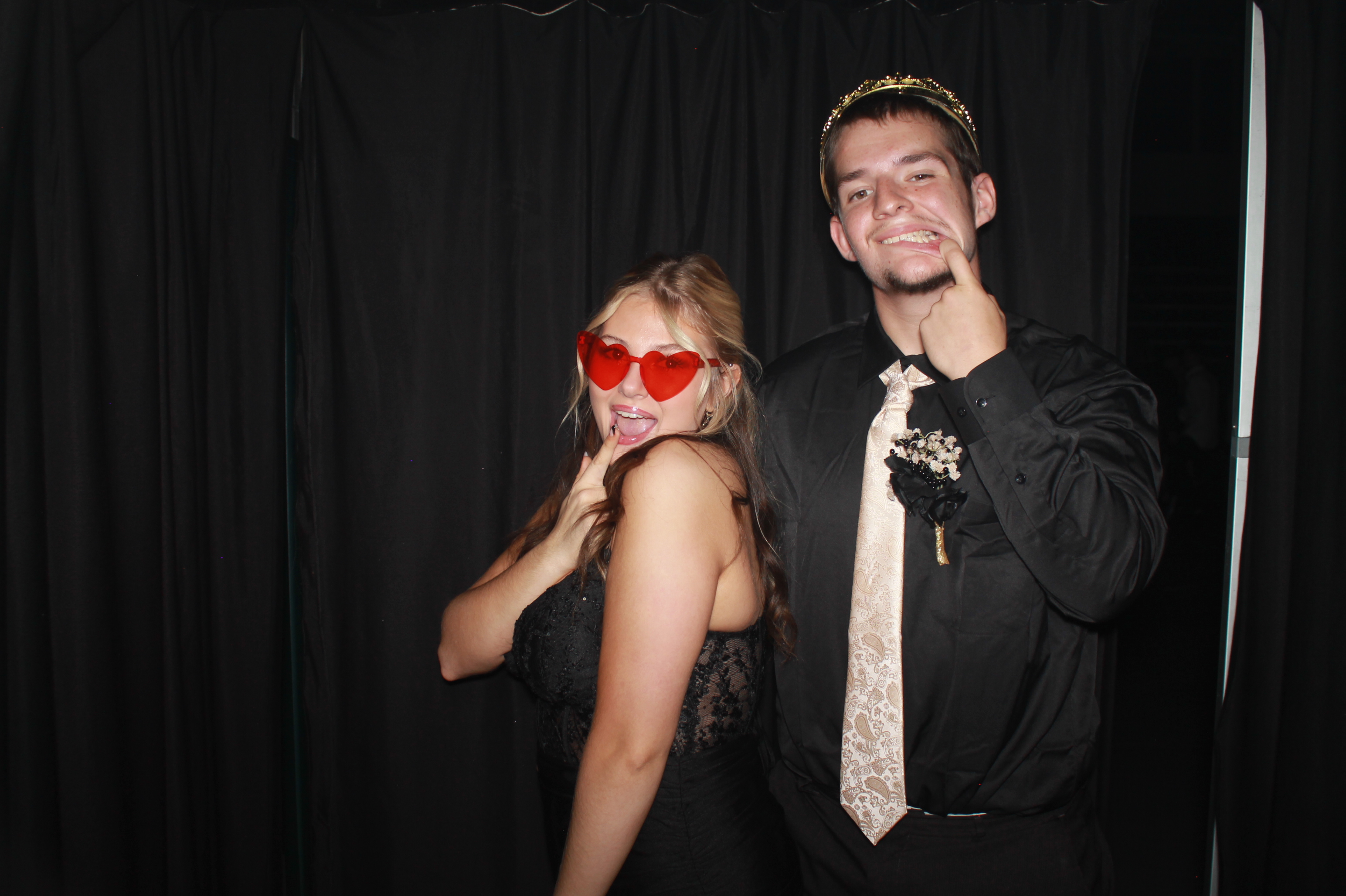Batavia Prom 2025 | View more photos from the event at gallery.photoboothcincy.com/u/PhotoBoothCincy/Batavia-Prom-2025