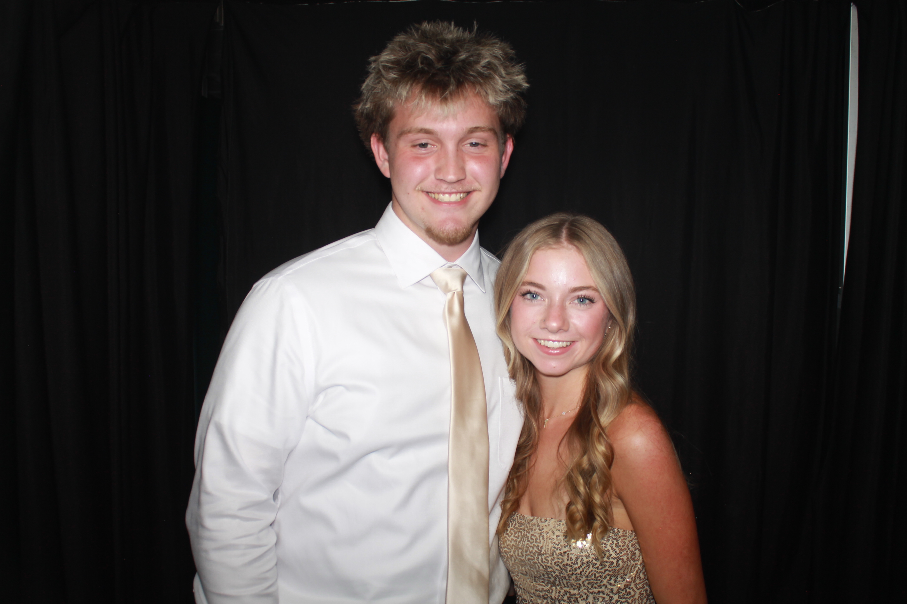 Batavia Prom 2025 | View more photos from the event at gallery.photoboothcincy.com/u/PhotoBoothCincy/Batavia-Prom-2025