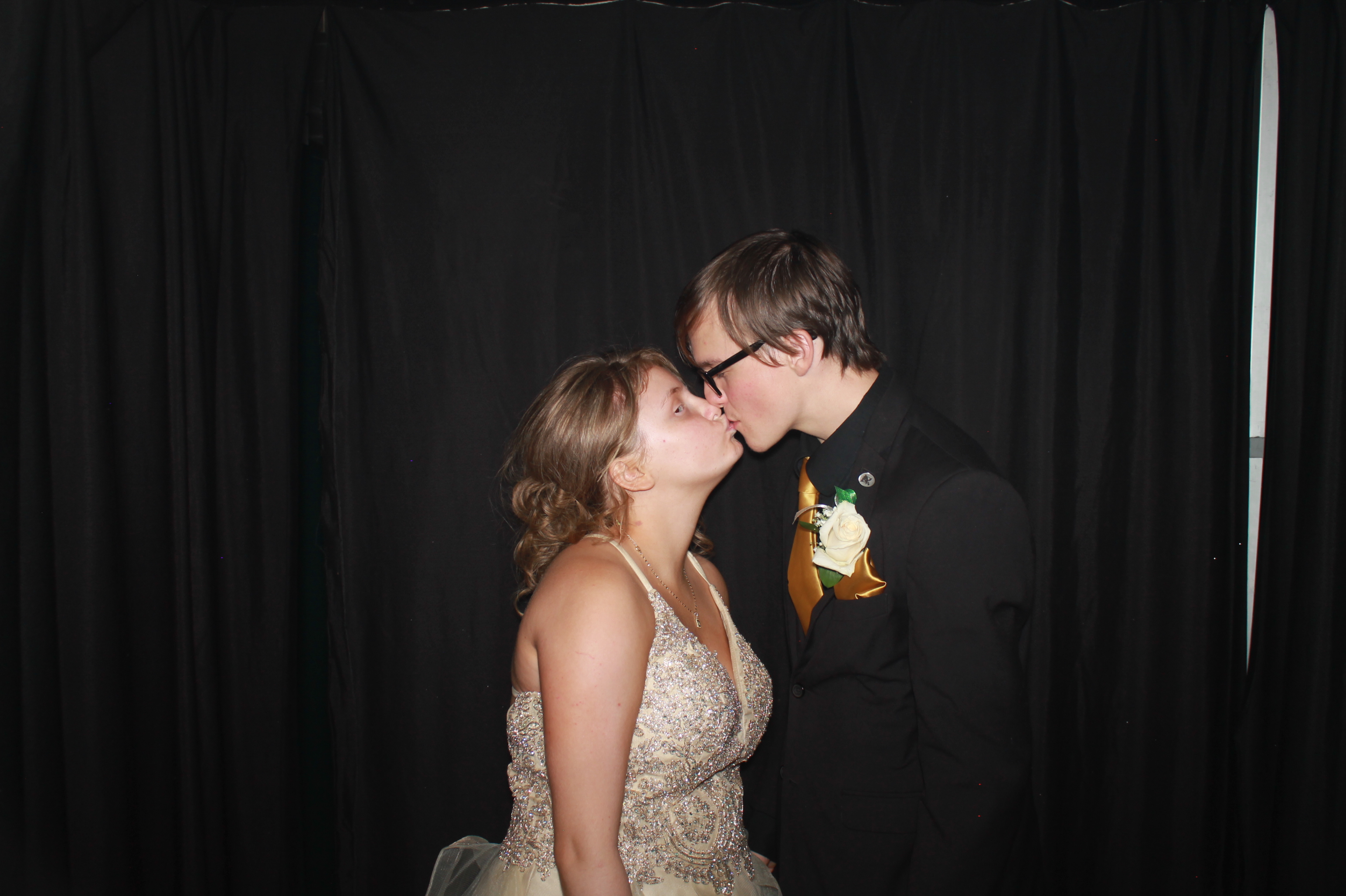 Batavia Prom 2025 | View more photos from the event at gallery.photoboothcincy.com/u/PhotoBoothCincy/Batavia-Prom-2025