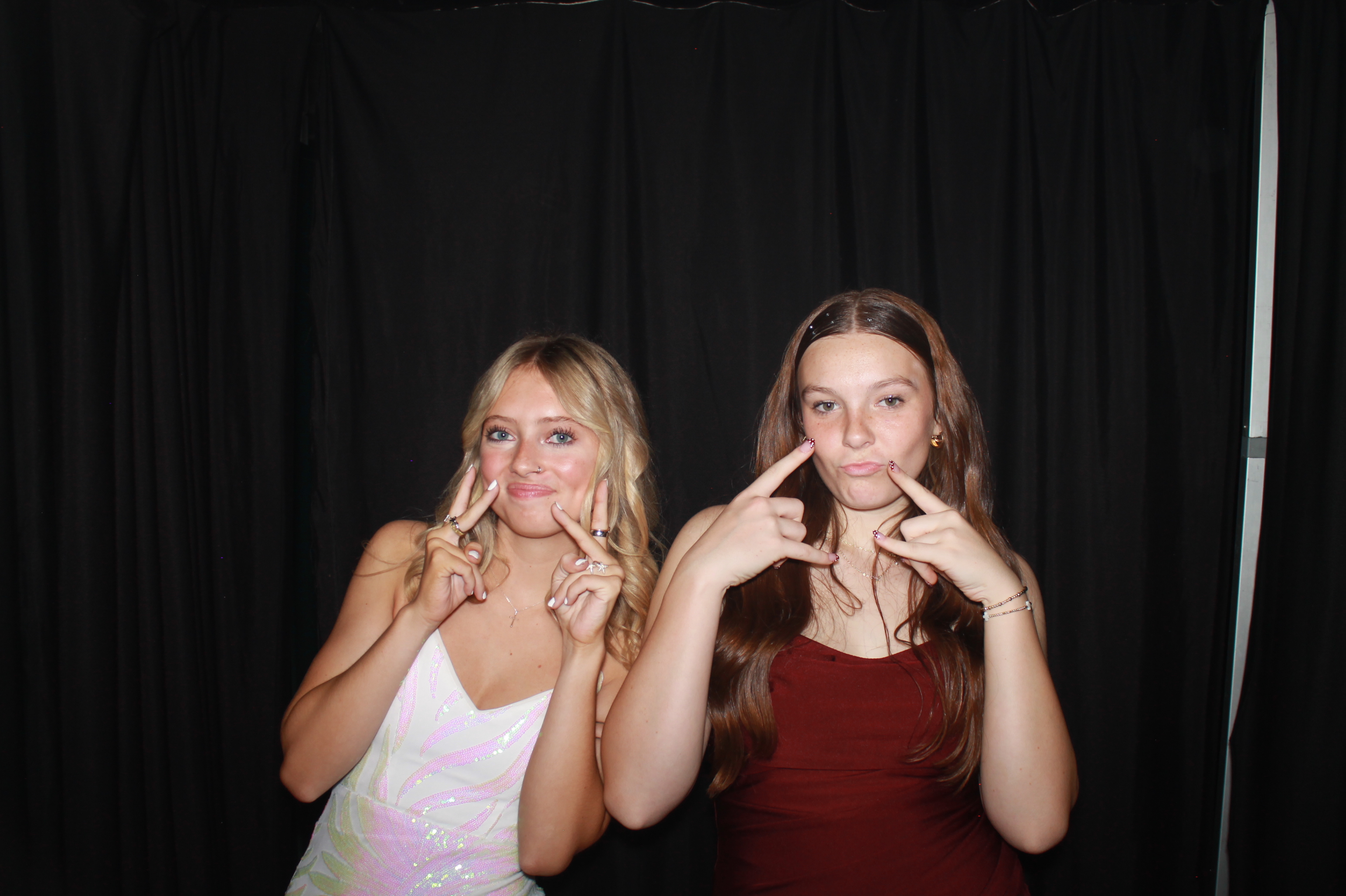 Batavia Prom 2025 | View more photos from the event at gallery.photoboothcincy.com/u/PhotoBoothCincy/Batavia-Prom-2025