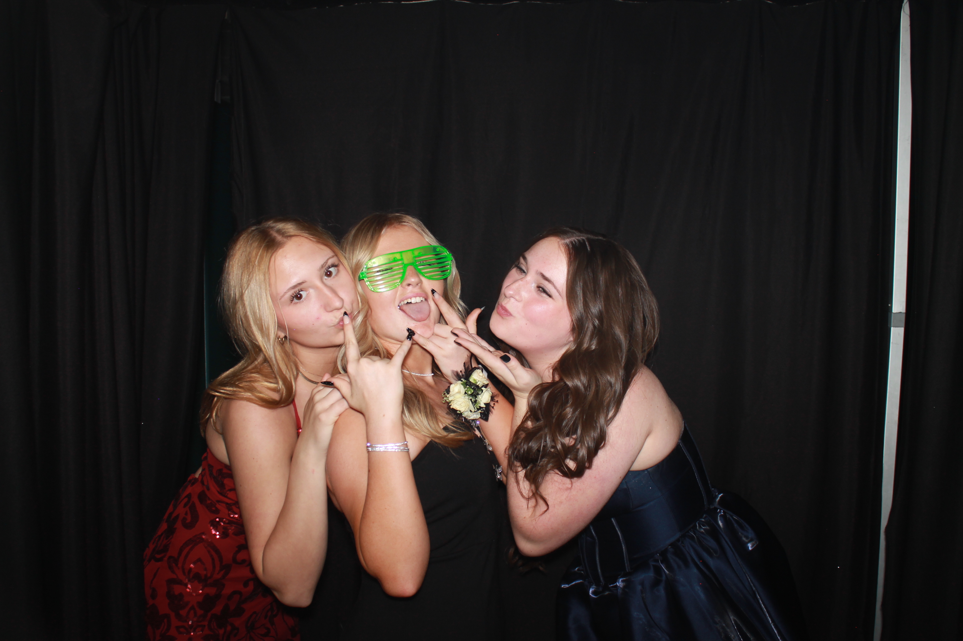 Batavia Prom 2025 | View more photos from the event at gallery.photoboothcincy.com/u/PhotoBoothCincy/Batavia-Prom-2025