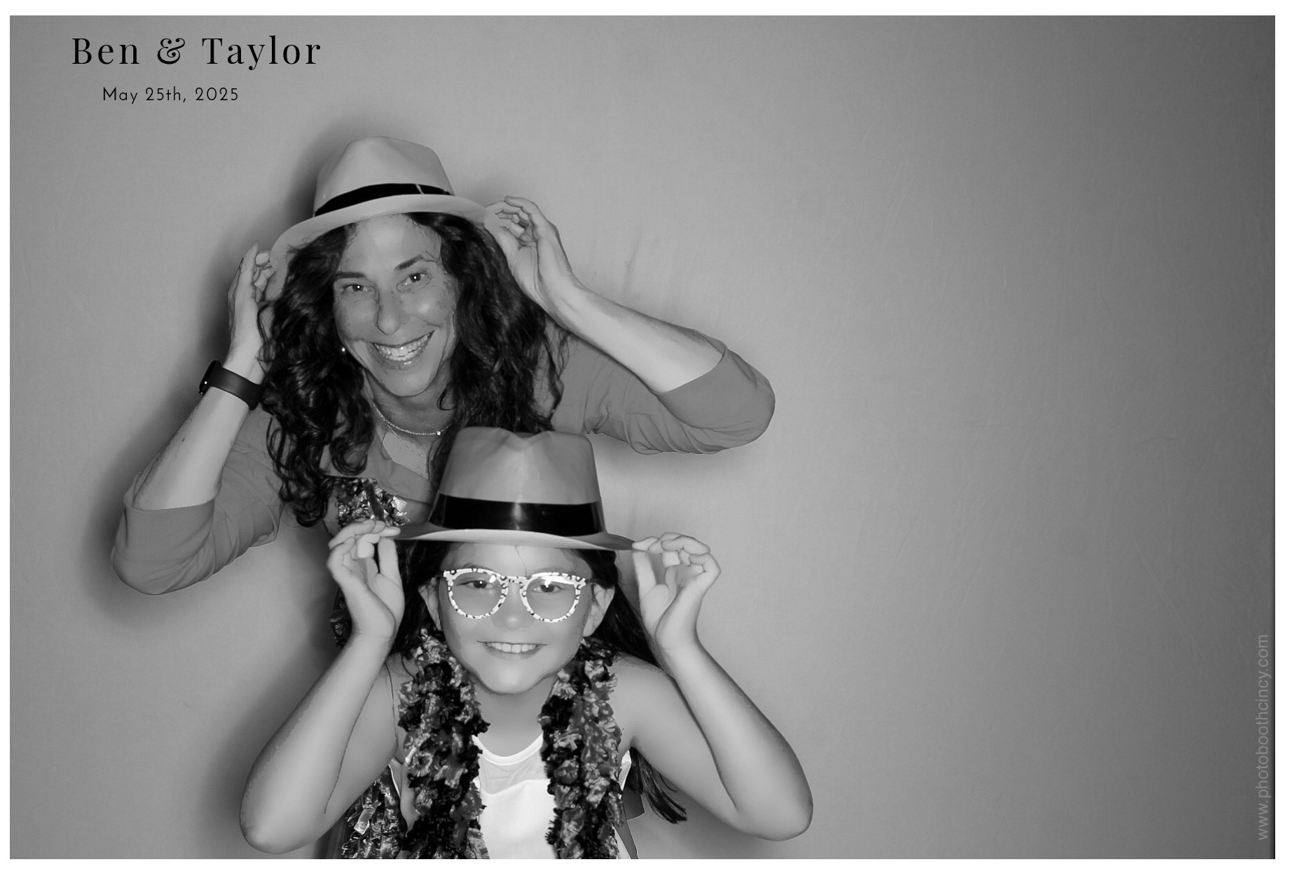 Ben & Taylor | View more photos from the event at gallery.photoboothcincy.com/u/PhotoBoothCincy/Ben-Taylor