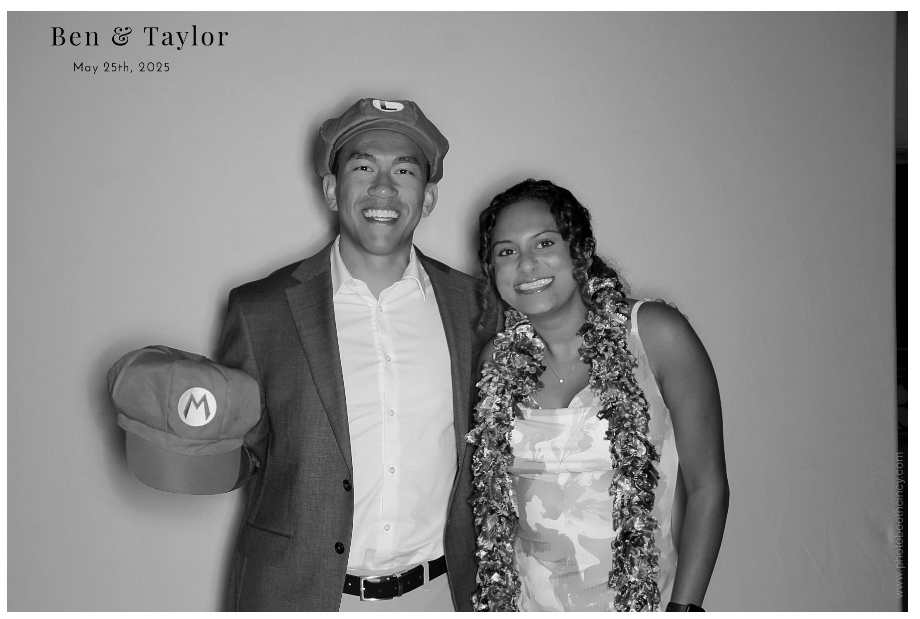 Ben & Taylor | View more photos from the event at gallery.photoboothcincy.com/u/PhotoBoothCincy/Ben-Taylor