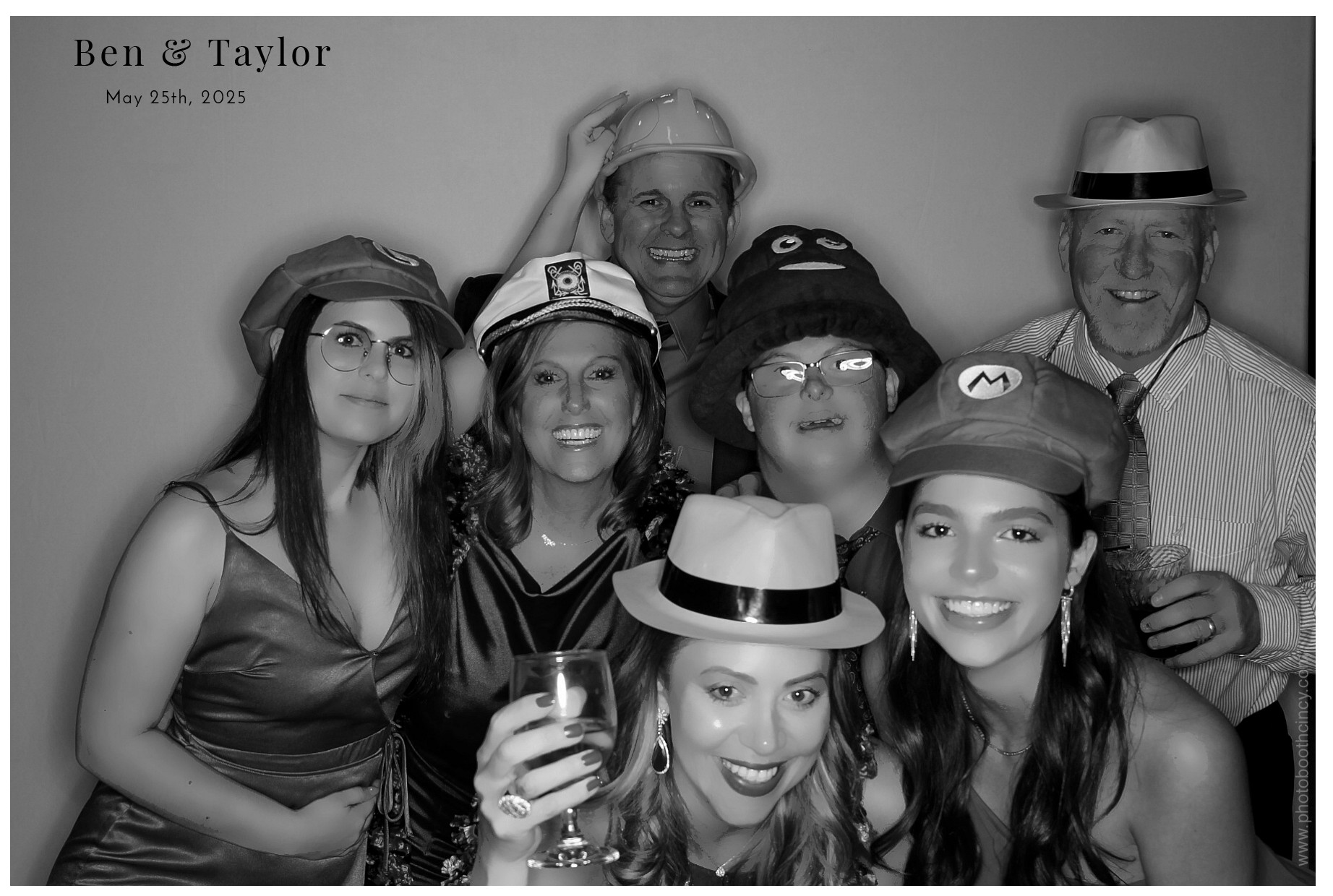 Ben & Taylor | View more photos from the event at gallery.photoboothcincy.com/u/PhotoBoothCincy/Ben-Taylor