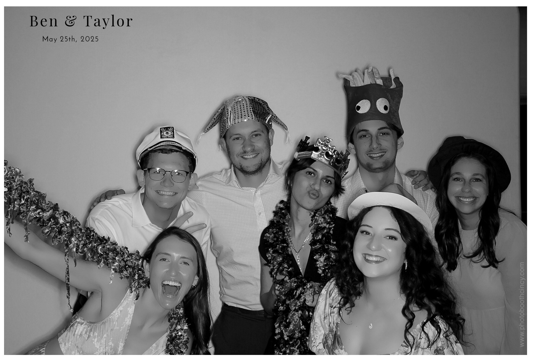 Ben & Taylor | View more photos from the event at gallery.photoboothcincy.com/u/PhotoBoothCincy/Ben-Taylor