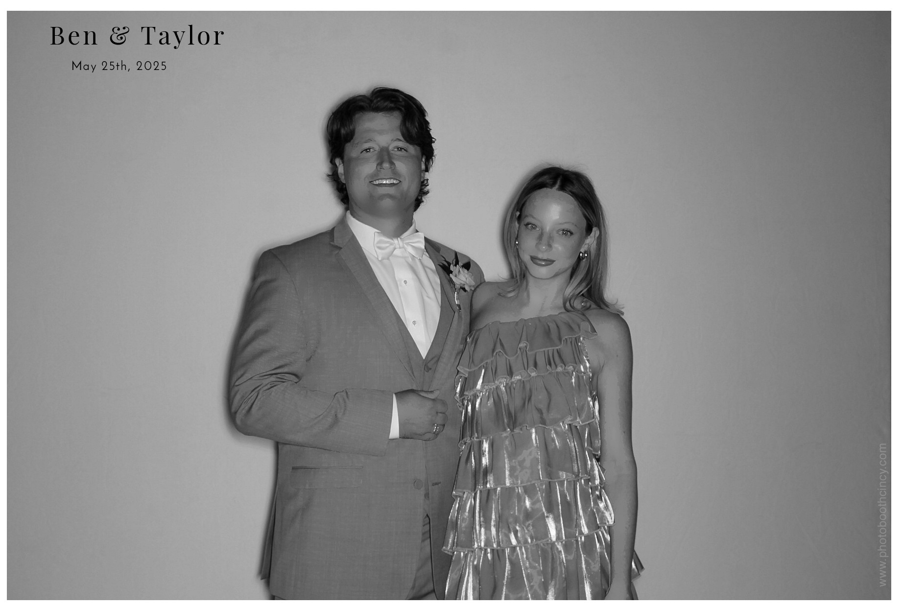 Ben & Taylor | View more photos from the event at gallery.photoboothcincy.com/u/PhotoBoothCincy/Ben-Taylor