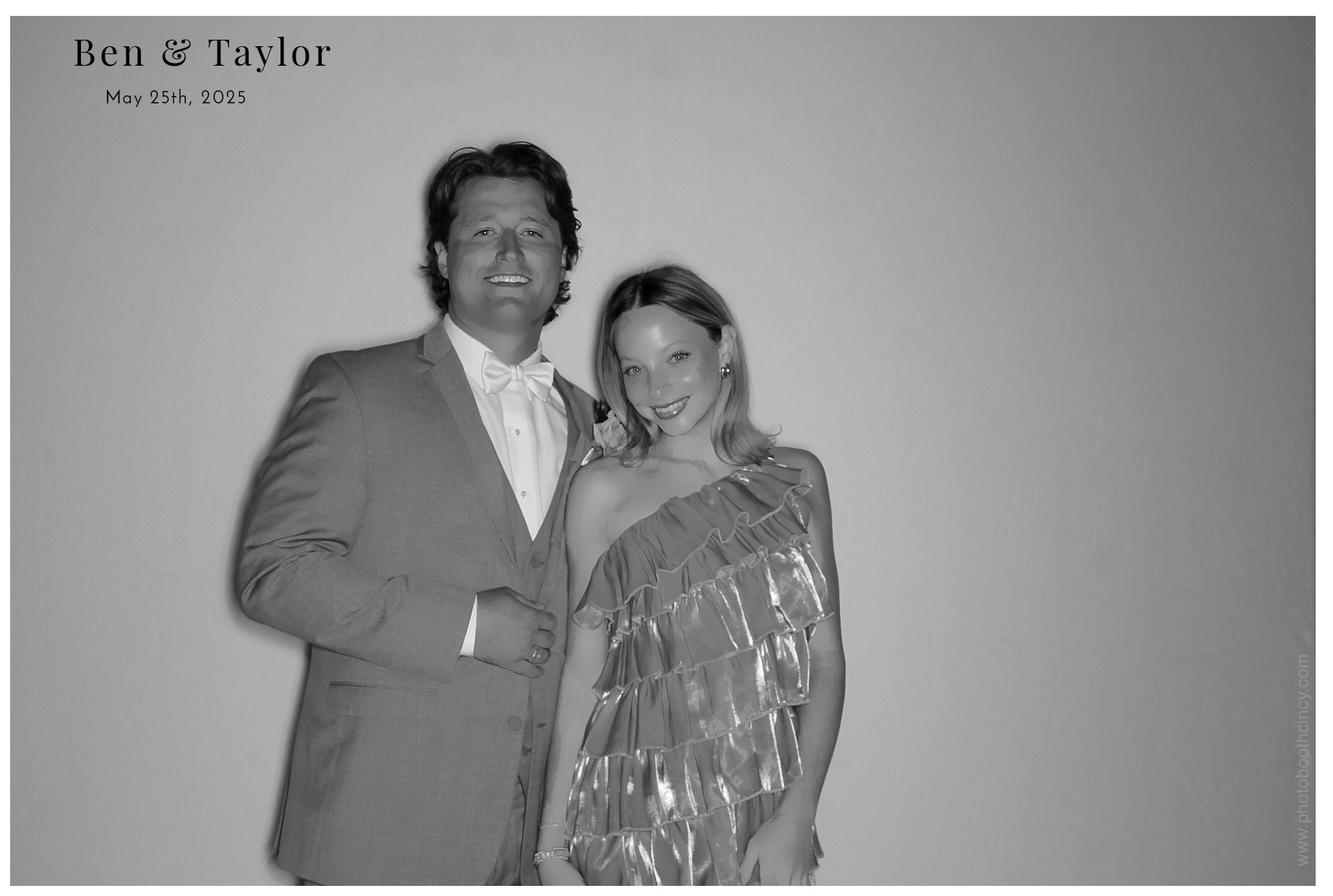 Ben & Taylor | View more photos from the event at gallery.photoboothcincy.com/u/PhotoBoothCincy/Ben-Taylor