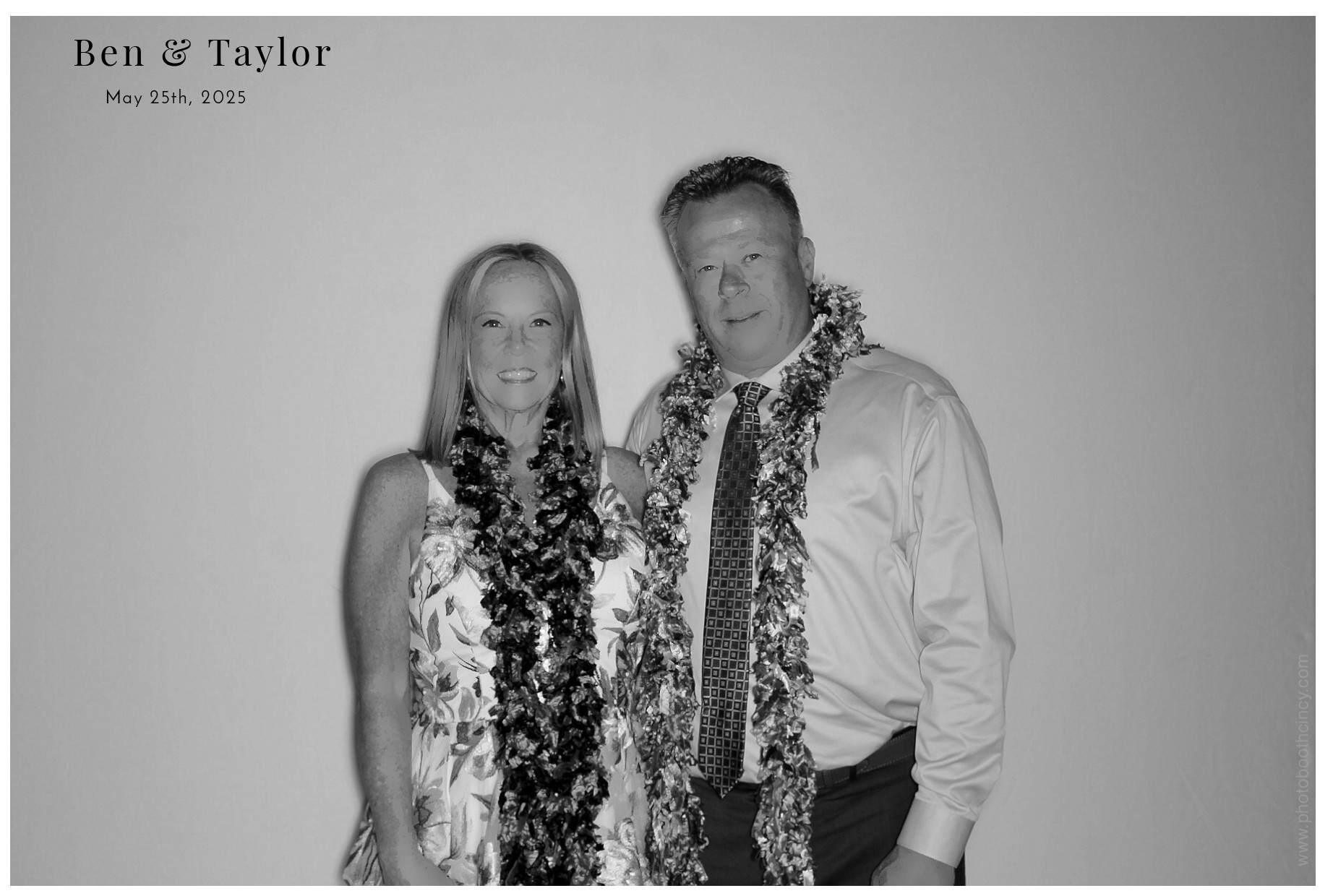 Ben & Taylor | View more photos from the event at gallery.photoboothcincy.com/u/PhotoBoothCincy/Ben-Taylor