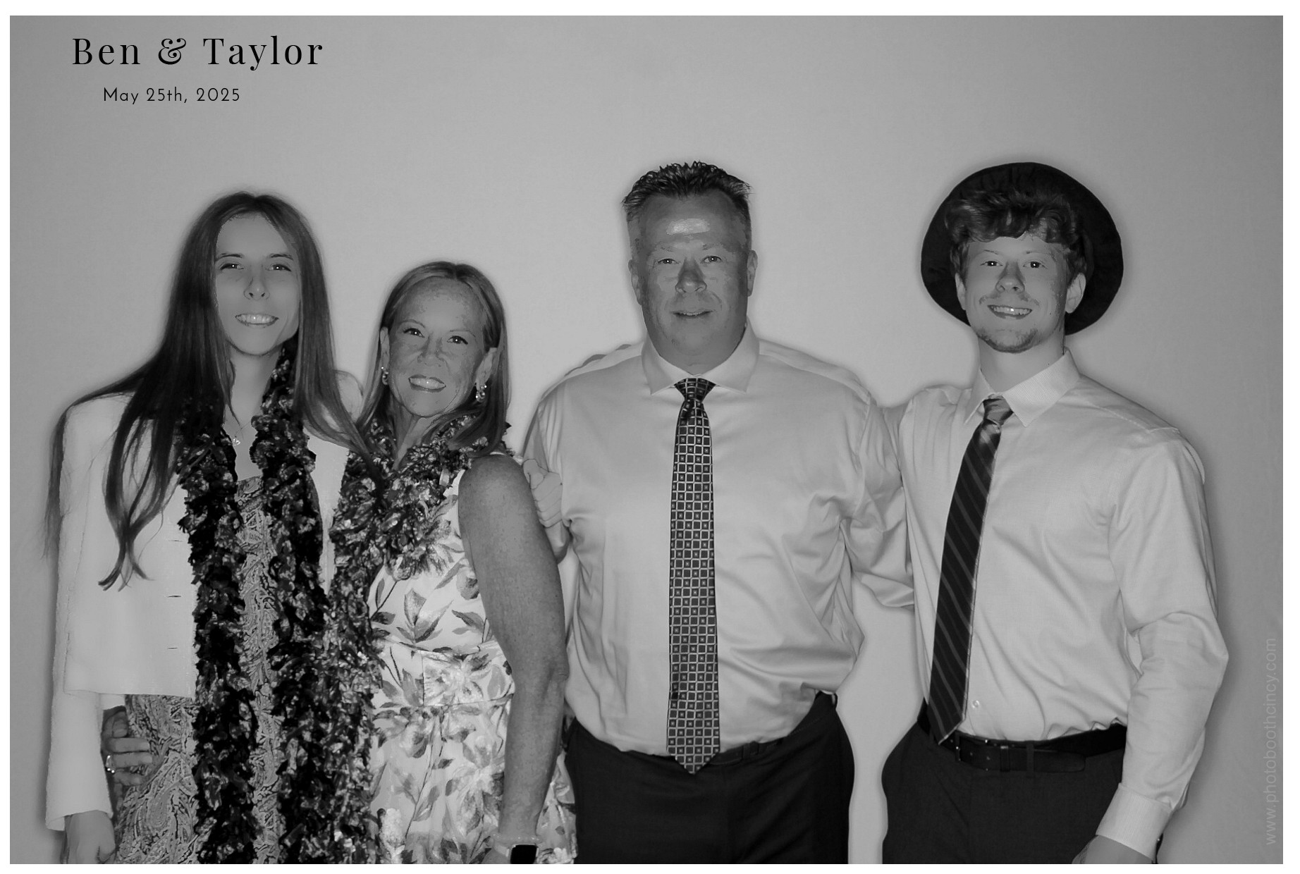 Ben & Taylor | View more photos from the event at gallery.photoboothcincy.com/u/PhotoBoothCincy/Ben-Taylor