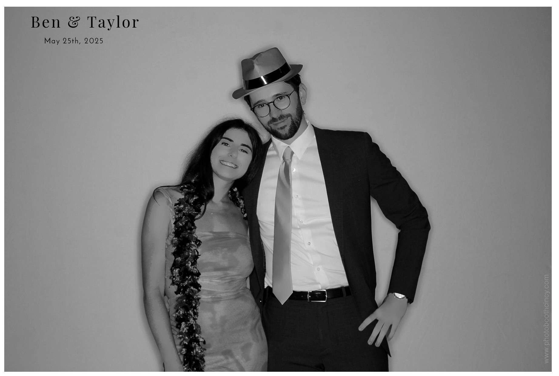 Ben & Taylor | View more photos from the event at gallery.photoboothcincy.com/u/PhotoBoothCincy/Ben-Taylor