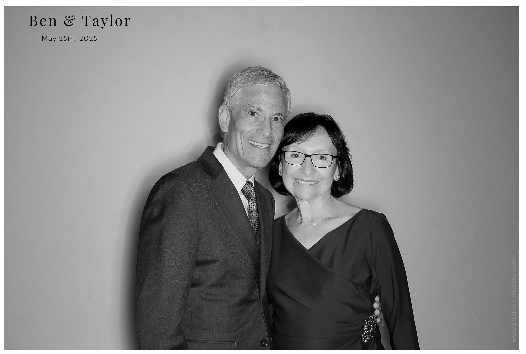 Ben & Taylor | View more photos from the event at gallery.photoboothcincy.com/u/PhotoBoothCincy/Ben-Taylor