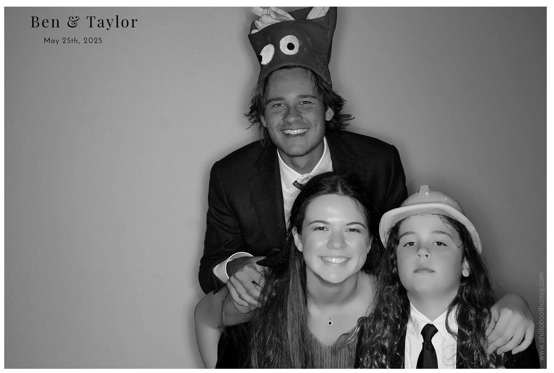 Ben & Taylor | View more photos from the event at gallery.photoboothcincy.com/u/PhotoBoothCincy/Ben-Taylor